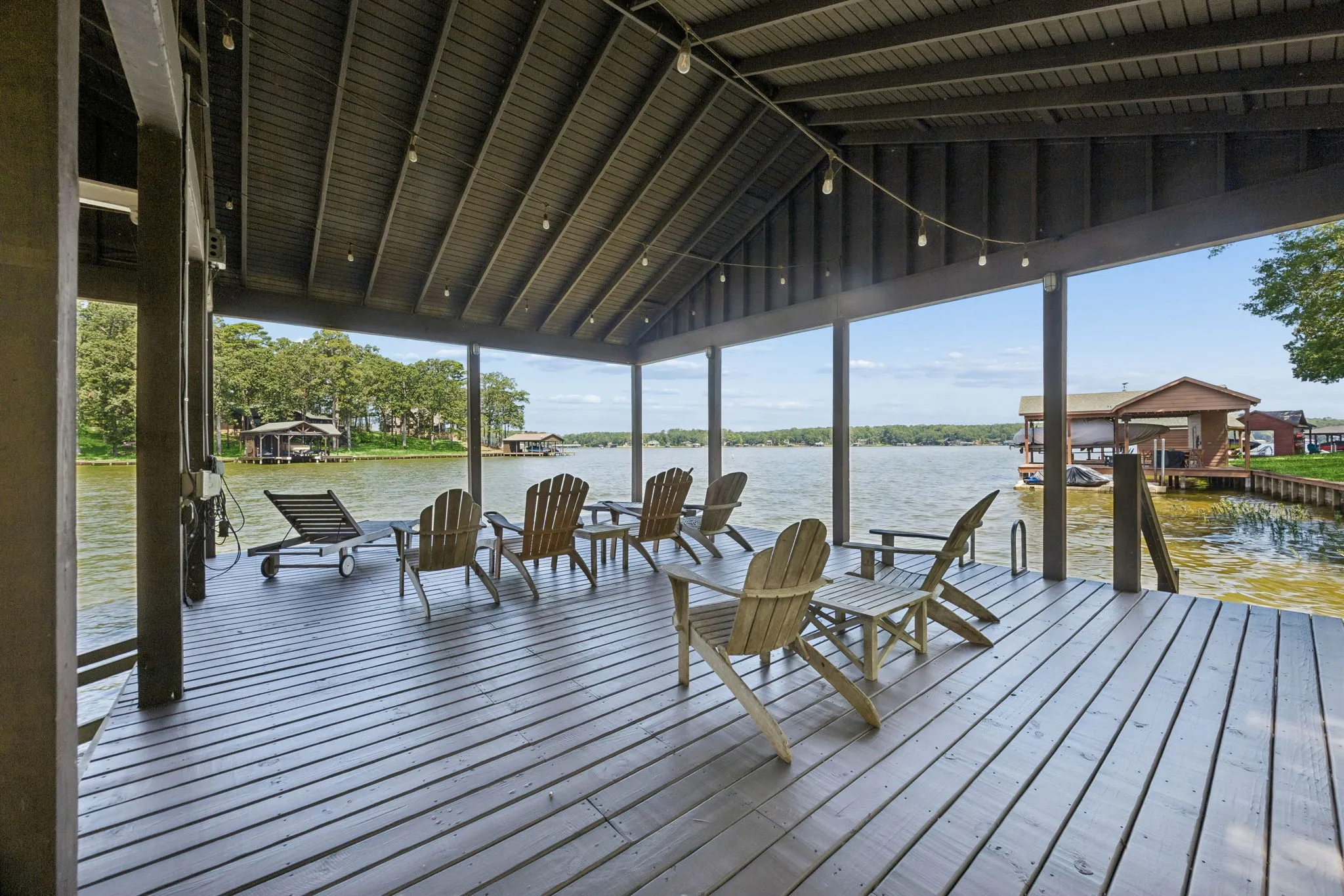 Single Family Residence For Sale in Franklin (TX) County , 275 S Park Road, Scroggins, Texas 75480, 3 Bedroom, 3 Bathroom, Garage spaces, 2,630 Sqft, built in 2005, mls#21340537, Real Estate Agent in Scroggins, Homes For Sale in Franklin (TX) county, Homes For Sale in Scroggins, Realtor in Scroggins Texas, Real Estate Brokerage Independent Realty Texas, Luminita Cordes Realtor