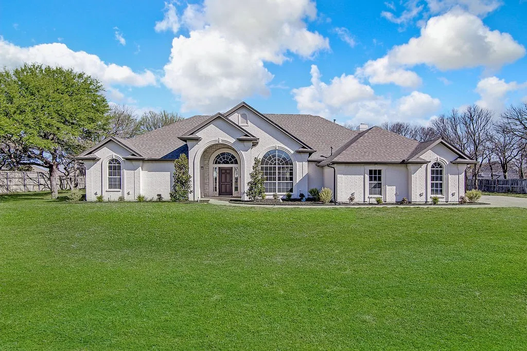 Single Family Residence For Rent in Parker County , 125 Devon Court, Weatherford, Texas 76087, 3 Bedroom, 3 Bathroom, 2 Garage spaces, 3,003 Sqft, built in 1996, mls#21343435, Real Estate Agent in Weatherford, Homes For Rent in Parker county, Homes For Rent in Weatherford, Realtor in Weatherford Texas, Real Estate Brokerage Independent Realty Texas, Luminita Cordes Realtor