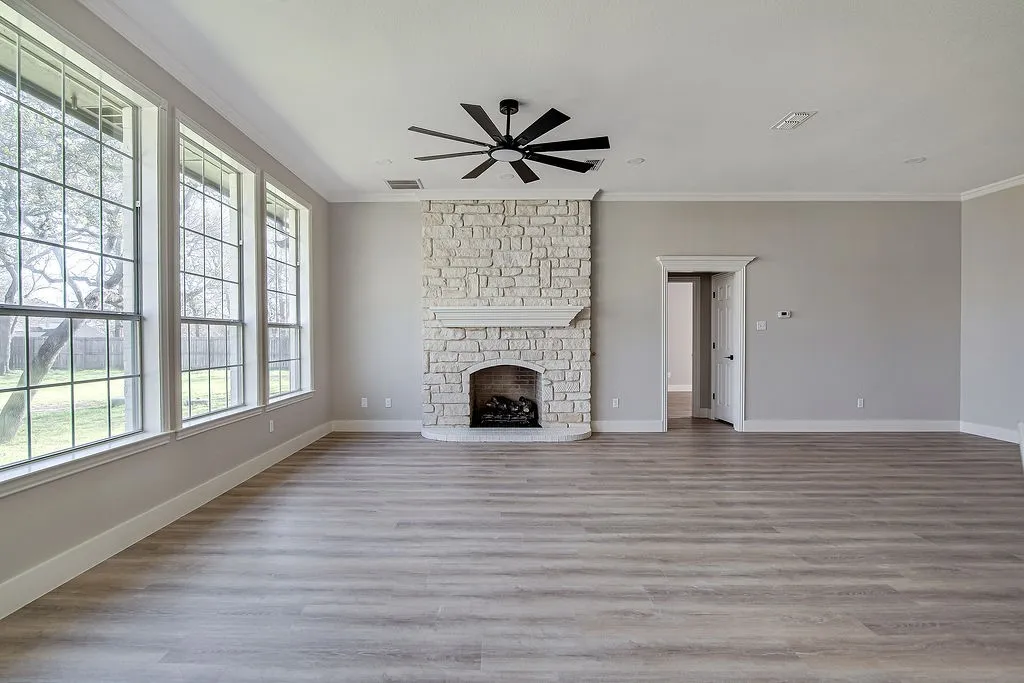 Single Family Residence For Rent in Parker County , 125 Devon Court, Weatherford, Texas 76087, 3 Bedroom, 3 Bathroom, 2 Garage spaces, 3,003 Sqft, built in 1996, mls#21343435, Real Estate Agent in Weatherford, Homes For Rent in Parker county, Homes For Rent in Weatherford, Realtor in Weatherford Texas, Real Estate Brokerage Independent Realty Texas, Luminita Cordes Realtor