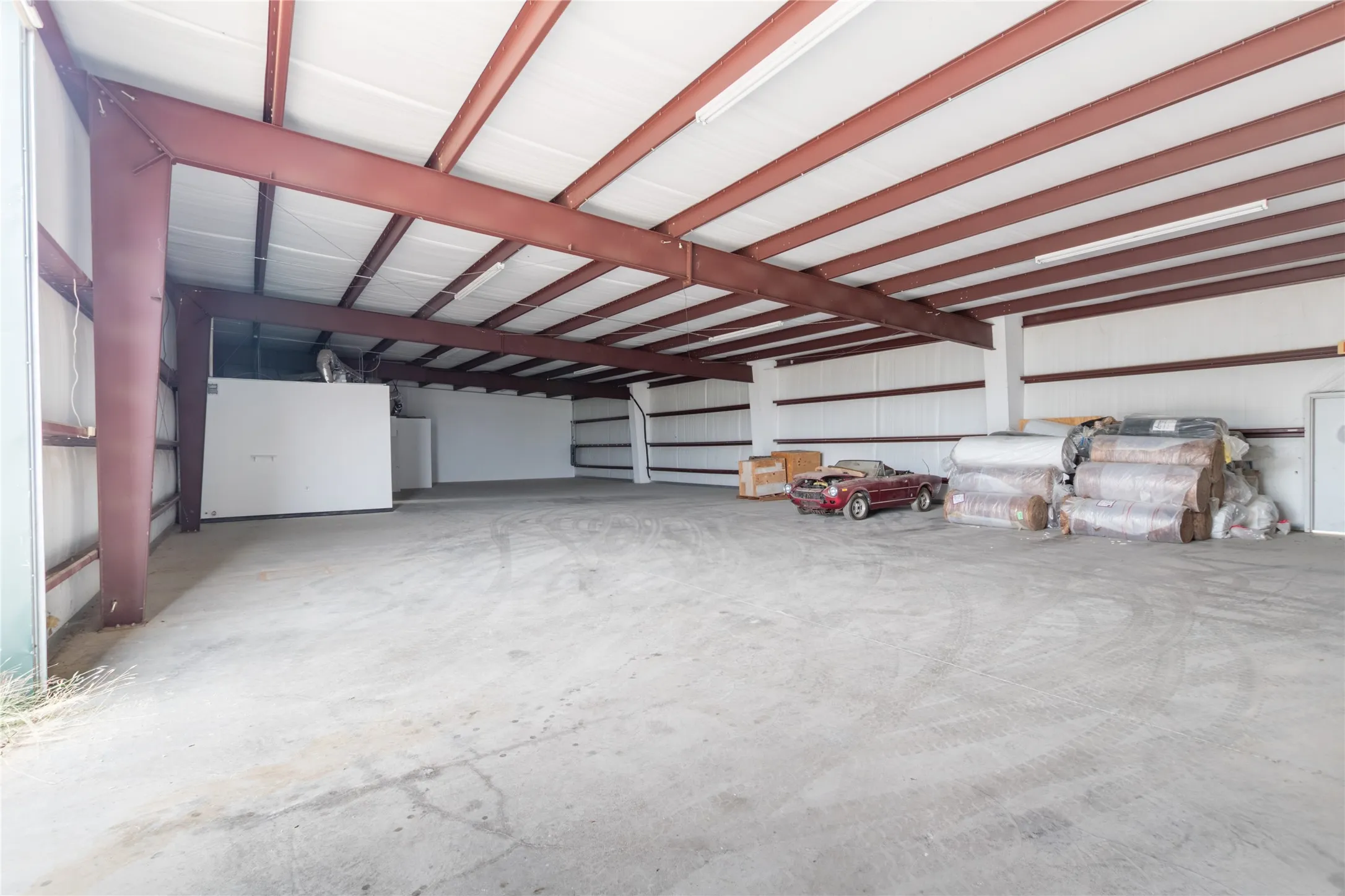 Industrial For Rent in Johnson County , 1748 N Main B, Cleburne, Texas 76033, 0, 0, Garage spaces, 0 Sqft, built in 1960, Price $2,100, mls#21343455, Real Estate Agent in Cleburne, Homes For Rent in Johnson county, Homes For Rent in Cleburne, Realtor in Cleburne Texas, Real Estate Brokerage Independent Realty Texas, Luminita Cordes Realtor