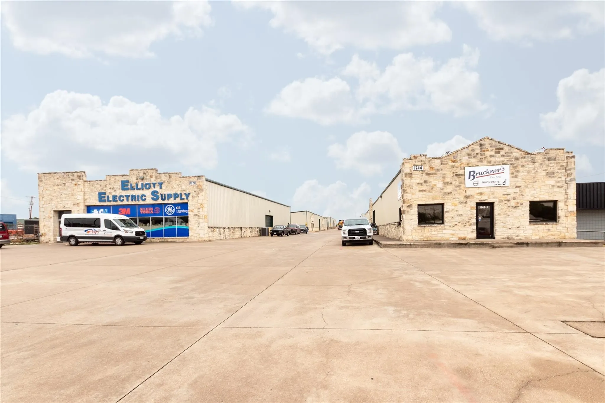 Industrial For Rent in Johnson County , 1748 N Main C, Cleburne, Texas 76033, 0, 0, Garage spaces, 0 Sqft, built in 1960, Price $2,100, mls#21343459, Real Estate Agent in Cleburne, Homes For Rent in Johnson county, Homes For Rent in Cleburne, Realtor in Cleburne Texas, Real Estate Brokerage Independent Realty Texas, Luminita Cordes Realtor