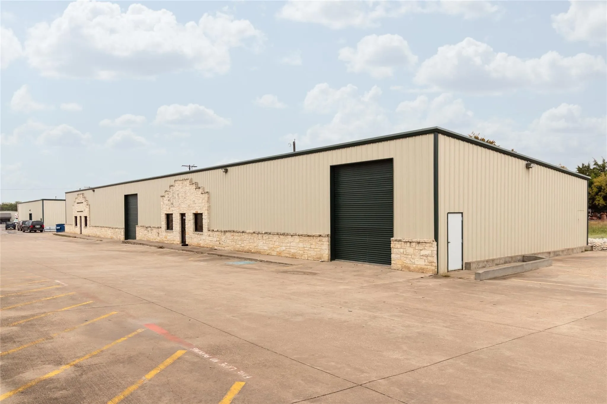 Industrial For Rent in Johnson County , 1812 N Main B, Cleburne, Texas 76033, 0, 0, Garage spaces, 0 Sqft, built in 1960, Price $3,200, mls#21343464, Real Estate Agent in Cleburne, Homes For Rent in Johnson county, Homes For Rent in Cleburne, Realtor in Cleburne Texas, Real Estate Brokerage Independent Realty Texas, Luminita Cordes Realtor