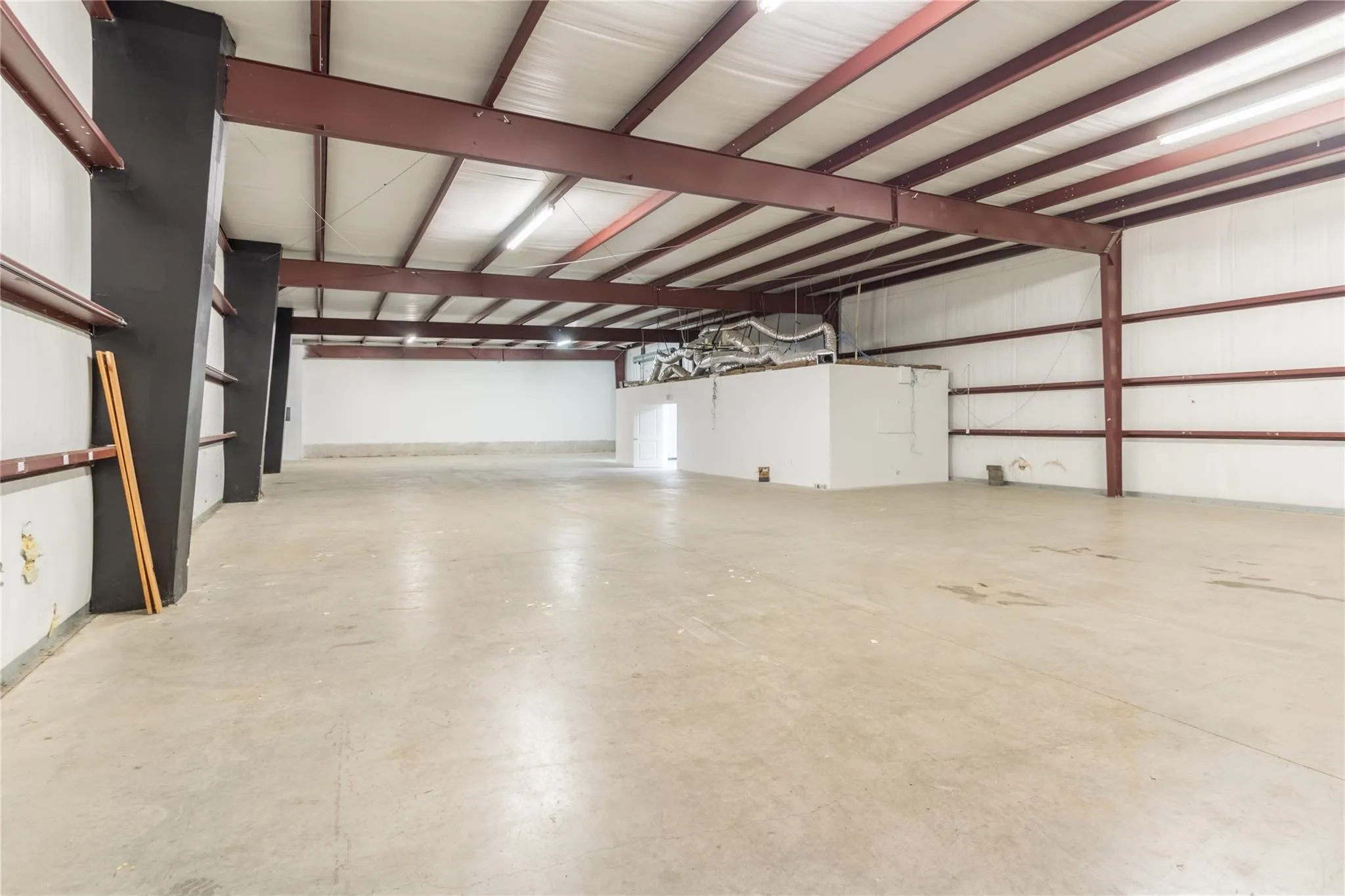 Industrial For Rent in Johnson County , 1812 N Main B, Cleburne, Texas 76033, 0, 0, Garage spaces, 0 Sqft, built in 1960, Price $3,200, mls#21343464, Real Estate Agent in Cleburne, Homes For Rent in Johnson county, Homes For Rent in Cleburne, Realtor in Cleburne Texas, Real Estate Brokerage Independent Realty Texas, Luminita Cordes Realtor