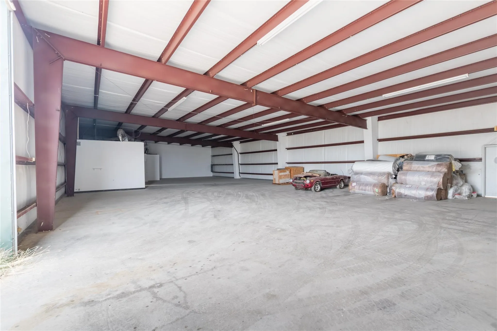 Industrial For Rent in Johnson County , 1812 N Main B, Cleburne, Texas 76033, 0, 0, Garage spaces, 0 Sqft, built in 1960, Price $3,200, mls#21343464, Real Estate Agent in Cleburne, Homes For Rent in Johnson county, Homes For Rent in Cleburne, Realtor in Cleburne Texas, Real Estate Brokerage Independent Realty Texas, Luminita Cordes Realtor