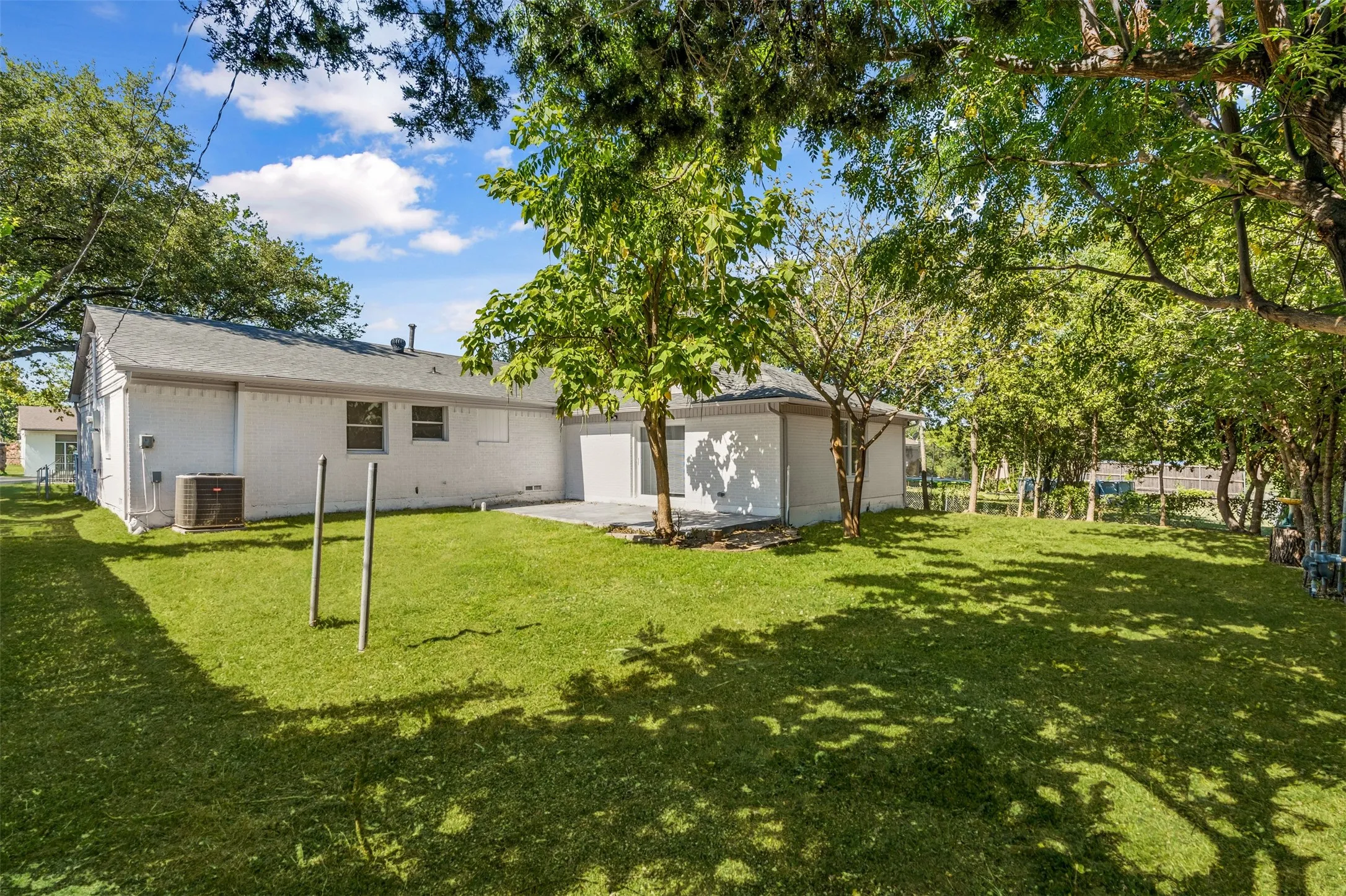 Single Family Residence For Sale in Dallas County , 3035 Mark Twain Drive, Farmers Branch, Texas 75234, 4 Bedroom, 2 Bathroom, 2 Garage spaces, 1,905 Sqft, built in 1957, mls#21343042, Real Estate Agent in Farmers Branch, Homes For Sale in Dallas county, Homes For Sale in Farmers Branch, Realtor in Farmers Branch Texas, Real Estate Brokerage Independent Realty Texas, Luminita Cordes Realtor