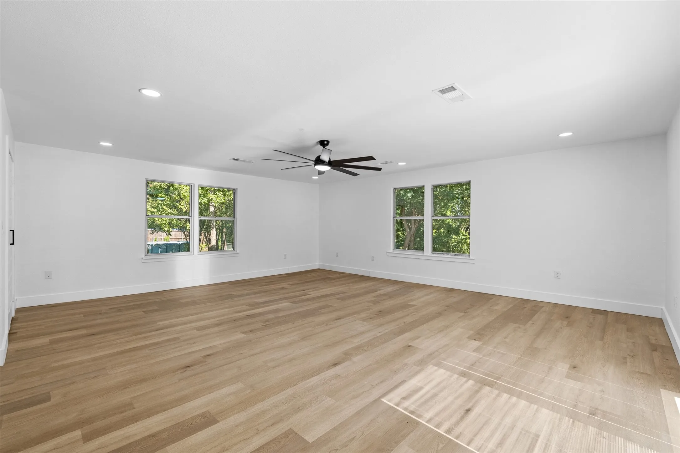 Single Family Residence For Sale in Dallas County , 3035 Mark Twain Drive, Farmers Branch, Texas 75234, 4 Bedroom, 2 Bathroom, 2 Garage spaces, 1,905 Sqft, built in 1957, mls#21343042, Real Estate Agent in Farmers Branch, Homes For Sale in Dallas county, Homes For Sale in Farmers Branch, Realtor in Farmers Branch Texas, Real Estate Brokerage Independent Realty Texas, Luminita Cordes Realtor