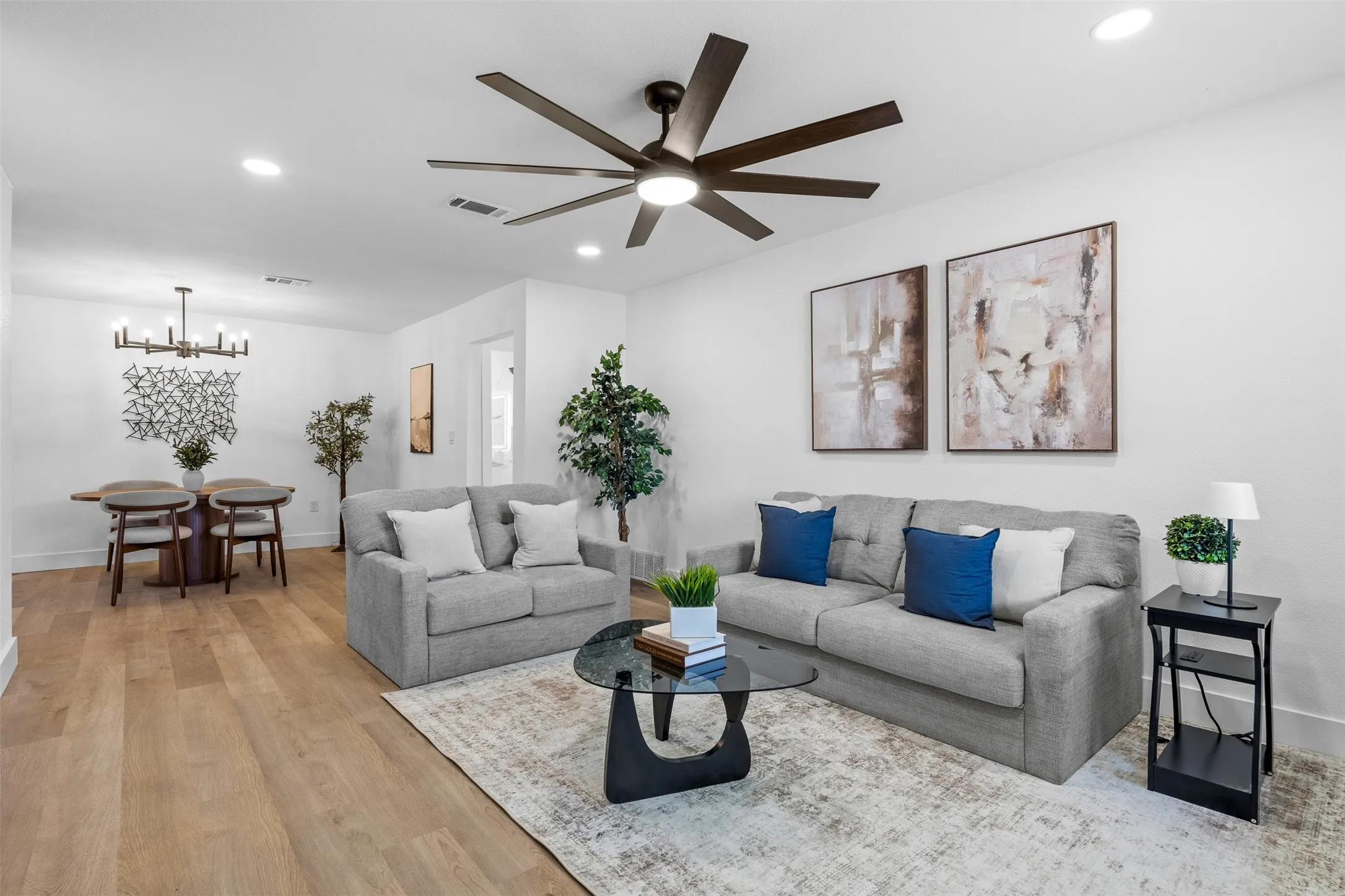 Single Family Residence For Sale in Dallas County , 3035 Mark Twain Drive, Farmers Branch, Texas 75234, 4 Bedroom, 2 Bathroom, 2 Garage spaces, 1,905 Sqft, built in 1957, mls#21343042, Real Estate Agent in Farmers Branch, Homes For Sale in Dallas county, Homes For Sale in Farmers Branch, Realtor in Farmers Branch Texas, Real Estate Brokerage Independent Realty Texas, Luminita Cordes Realtor