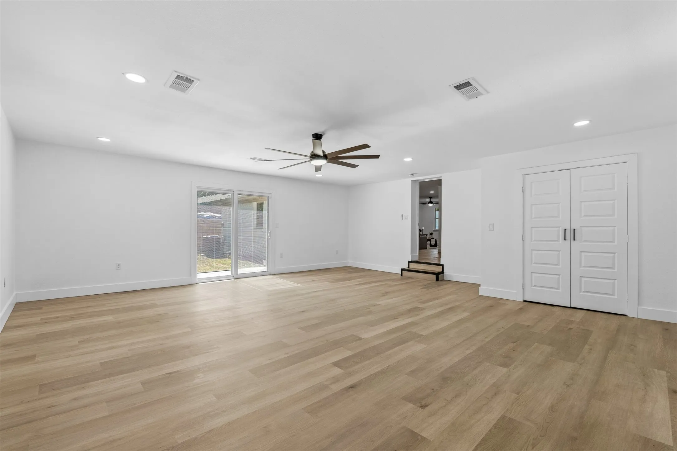 Single Family Residence For Sale in Dallas County , 3035 Mark Twain Drive, Farmers Branch, Texas 75234, 4 Bedroom, 2 Bathroom, 2 Garage spaces, 1,905 Sqft, built in 1957, mls#21343042, Real Estate Agent in Farmers Branch, Homes For Sale in Dallas county, Homes For Sale in Farmers Branch, Realtor in Farmers Branch Texas, Real Estate Brokerage Independent Realty Texas, Luminita Cordes Realtor