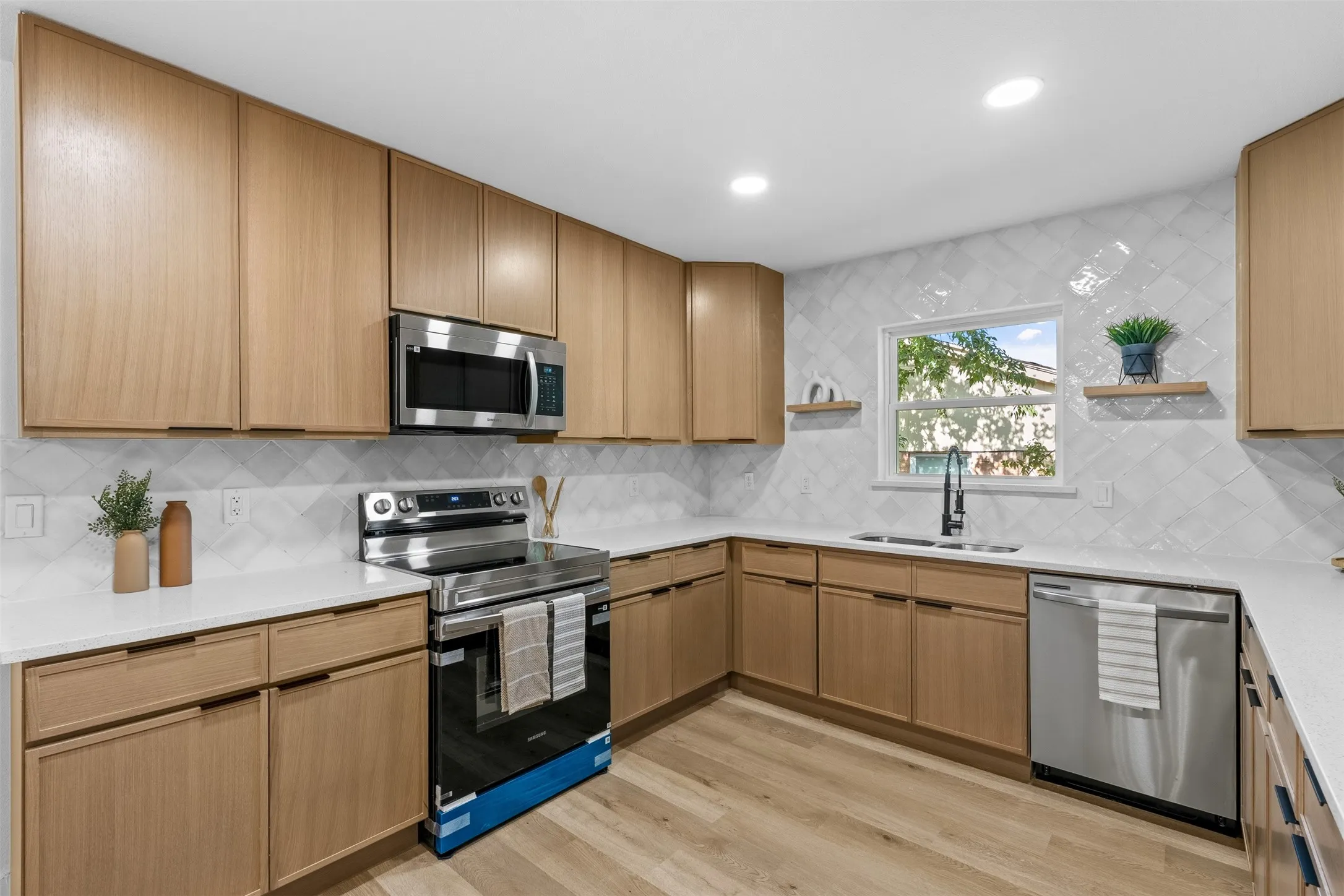 Single Family Residence For Sale in Dallas County , 3035 Mark Twain Drive, Farmers Branch, Texas 75234, 4 Bedroom, 2 Bathroom, 2 Garage spaces, 1,905 Sqft, built in 1957, mls#21343042, Real Estate Agent in Farmers Branch, Homes For Sale in Dallas county, Homes For Sale in Farmers Branch, Realtor in Farmers Branch Texas, Real Estate Brokerage Independent Realty Texas, Luminita Cordes Realtor