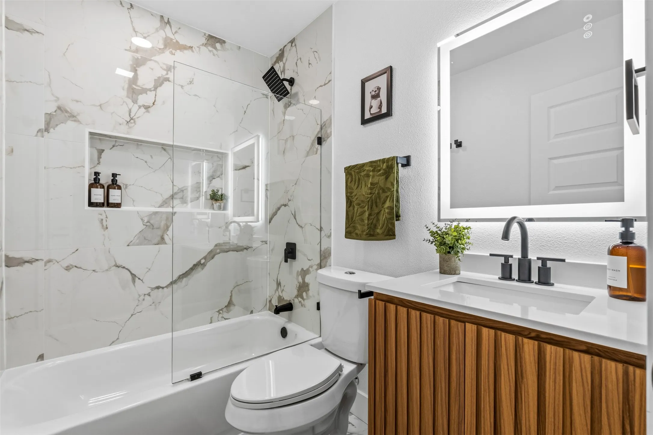 Single Family Residence For Sale in Dallas County , 3035 Mark Twain Drive, Farmers Branch, Texas 75234, 4 Bedroom, 2 Bathroom, 2 Garage spaces, 1,905 Sqft, built in 1957, mls#21343042, Real Estate Agent in Farmers Branch, Homes For Sale in Dallas county, Homes For Sale in Farmers Branch, Realtor in Farmers Branch Texas, Real Estate Brokerage Independent Realty Texas, Luminita Cordes Realtor