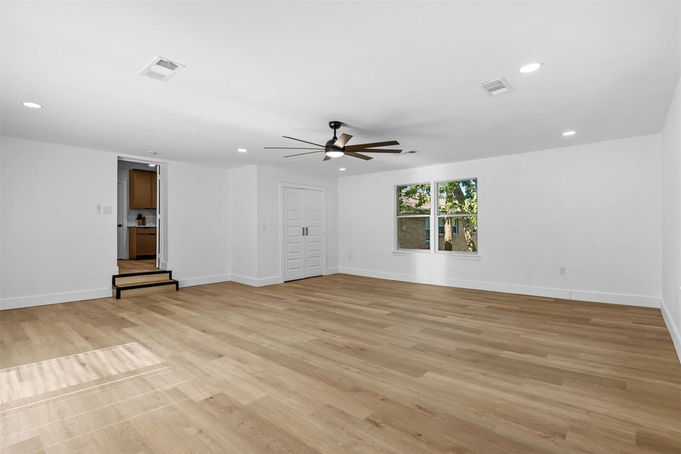 Single Family Residence For Sale in Dallas County , 3035 Mark Twain Drive, Farmers Branch, Texas 75234, 4 Bedroom, 2 Bathroom, 2 Garage spaces, 1,905 Sqft, built in 1957, mls#21343042, Real Estate Agent in Farmers Branch, Homes For Sale in Dallas county, Homes For Sale in Farmers Branch, Realtor in Farmers Branch Texas, Real Estate Brokerage Independent Realty Texas, Luminita Cordes Realtor