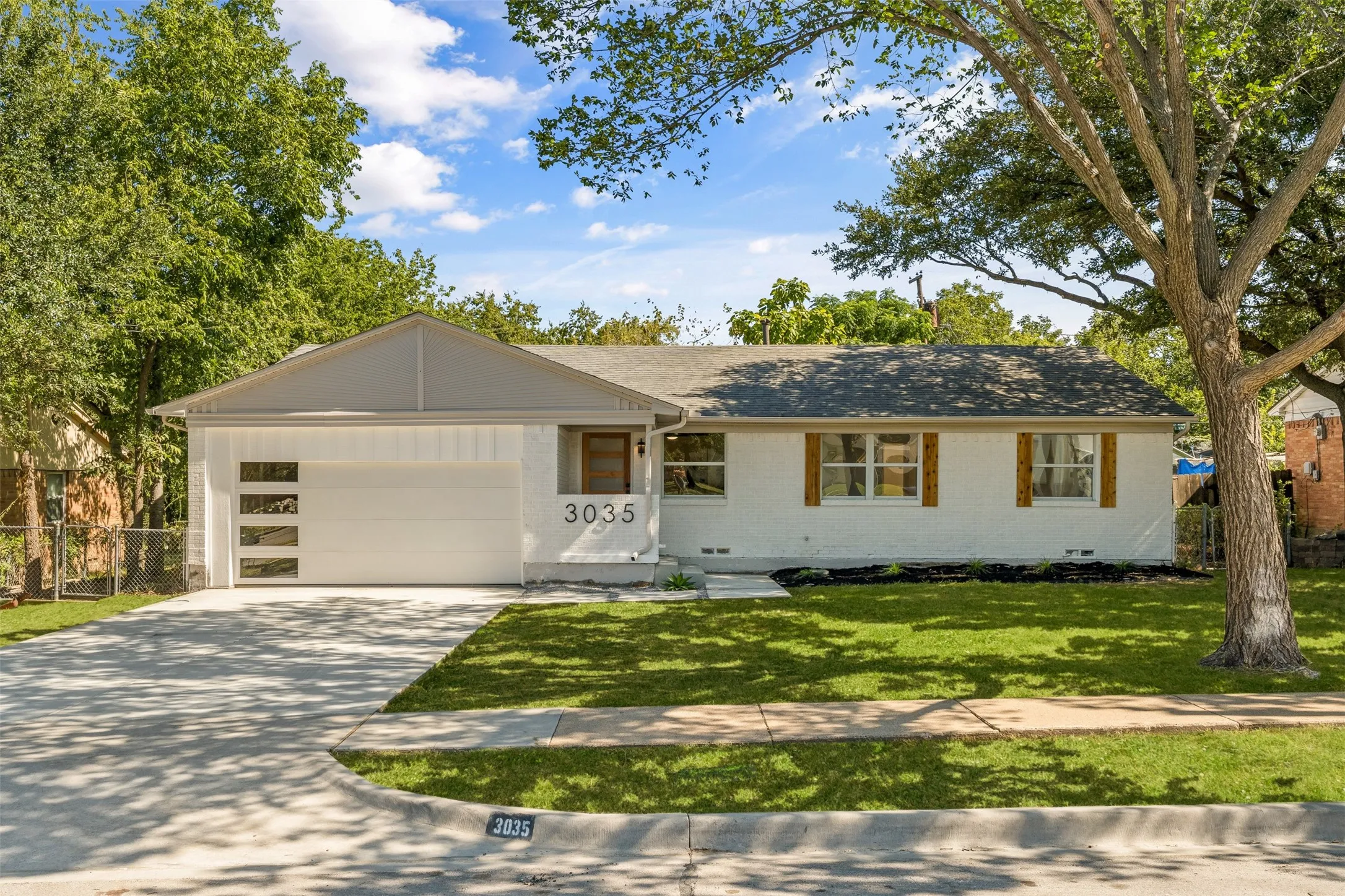 Single Family Residence For Sale in Dallas County , 3035 Mark Twain Drive, Farmers Branch, Texas 75234, 4 Bedroom, 2 Bathroom, 2 Garage spaces, 1,905 Sqft, built in 1957, mls#21343042, Real Estate Agent in Farmers Branch, Homes For Sale in Dallas county, Homes For Sale in Farmers Branch, Realtor in Farmers Branch Texas, Real Estate Brokerage Independent Realty Texas, Luminita Cordes Realtor