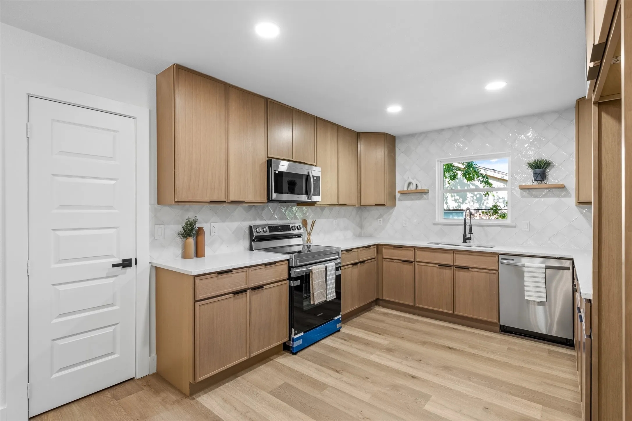 Single Family Residence For Sale in Dallas County , 3035 Mark Twain Drive, Farmers Branch, Texas 75234, 4 Bedroom, 2 Bathroom, 2 Garage spaces, 1,905 Sqft, built in 1957, mls#21343042, Real Estate Agent in Farmers Branch, Homes For Sale in Dallas county, Homes For Sale in Farmers Branch, Realtor in Farmers Branch Texas, Real Estate Brokerage Independent Realty Texas, Luminita Cordes Realtor