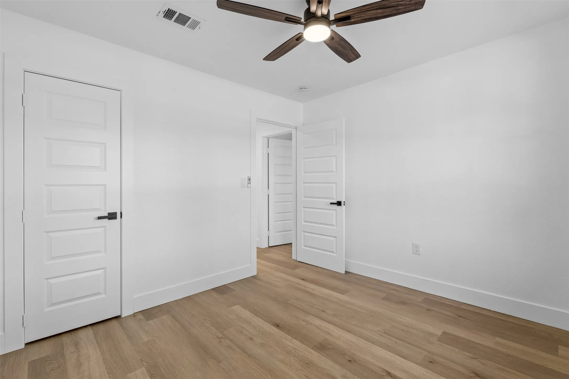 Single Family Residence For Sale in Dallas County , 3035 Mark Twain Drive, Farmers Branch, Texas 75234, 4 Bedroom, 2 Bathroom, 2 Garage spaces, 1,905 Sqft, built in 1957, mls#21343042, Real Estate Agent in Farmers Branch, Homes For Sale in Dallas county, Homes For Sale in Farmers Branch, Realtor in Farmers Branch Texas, Real Estate Brokerage Independent Realty Texas, Luminita Cordes Realtor