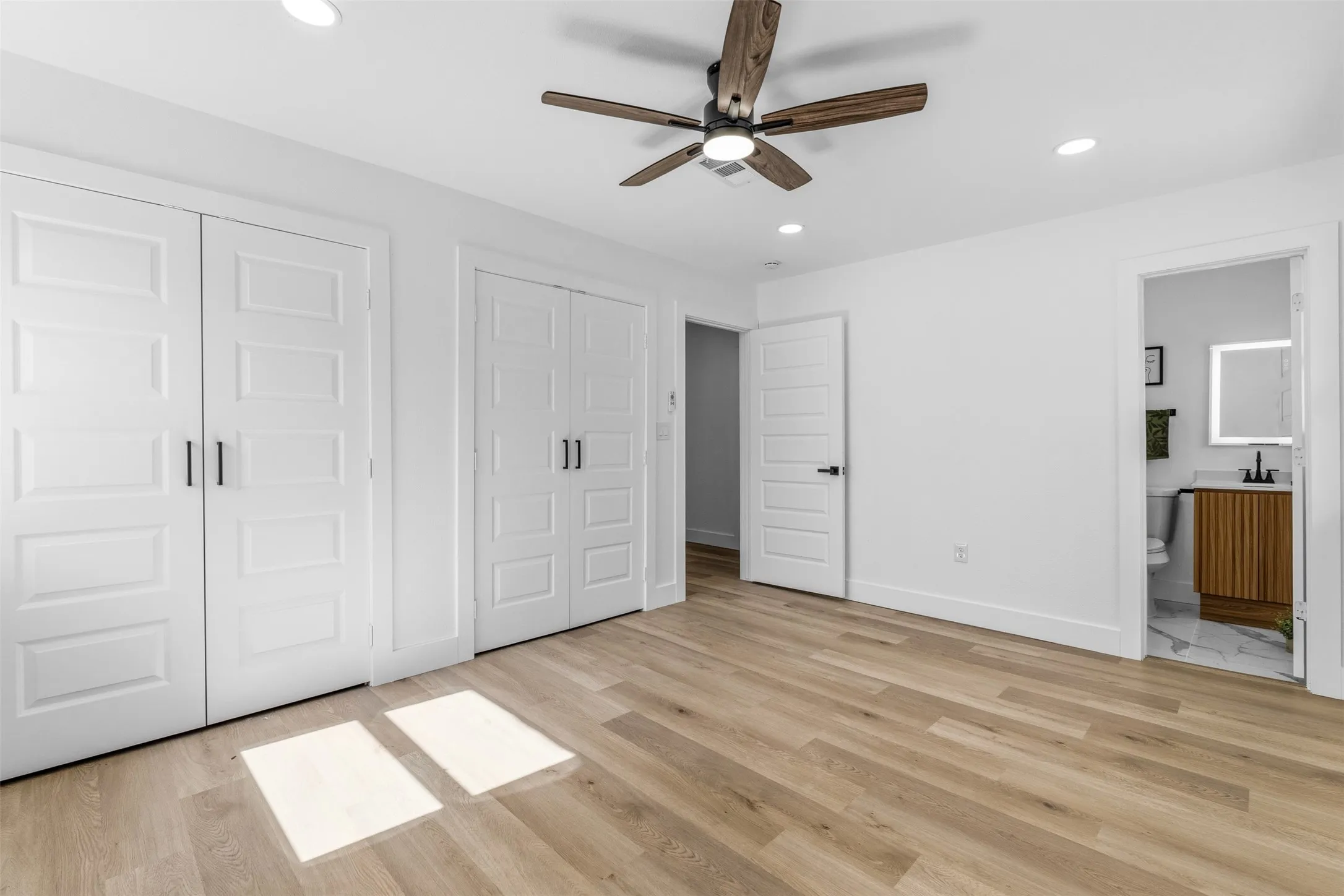 Single Family Residence For Sale in Dallas County , 3035 Mark Twain Drive, Farmers Branch, Texas 75234, 4 Bedroom, 2 Bathroom, 2 Garage spaces, 1,905 Sqft, built in 1957, mls#21343042, Real Estate Agent in Farmers Branch, Homes For Sale in Dallas county, Homes For Sale in Farmers Branch, Realtor in Farmers Branch Texas, Real Estate Brokerage Independent Realty Texas, Luminita Cordes Realtor