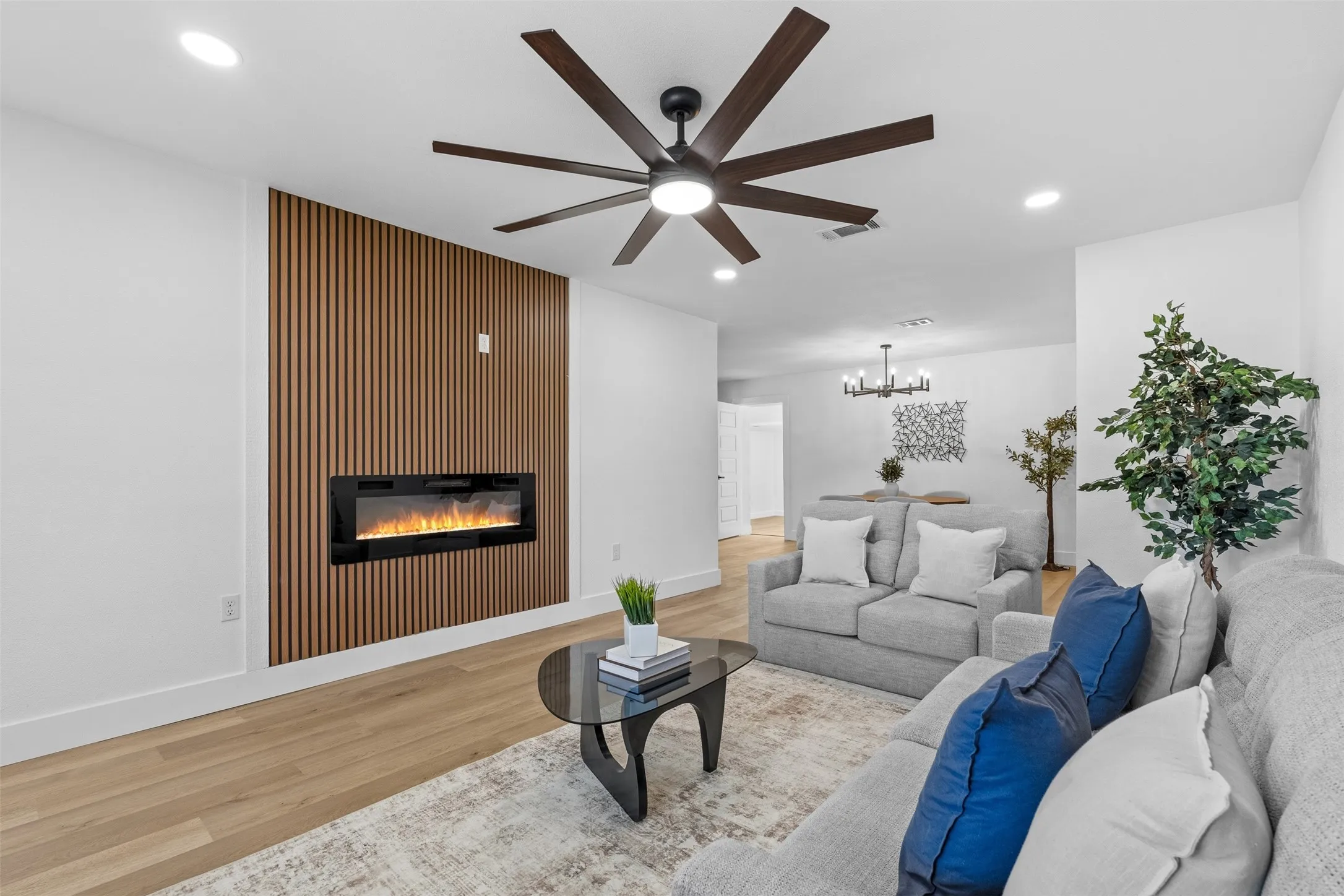 Single Family Residence For Sale in Dallas County , 3035 Mark Twain Drive, Farmers Branch, Texas 75234, 4 Bedroom, 2 Bathroom, 2 Garage spaces, 1,905 Sqft, built in 1957, mls#21343042, Real Estate Agent in Farmers Branch, Homes For Sale in Dallas county, Homes For Sale in Farmers Branch, Realtor in Farmers Branch Texas, Real Estate Brokerage Independent Realty Texas, Luminita Cordes Realtor