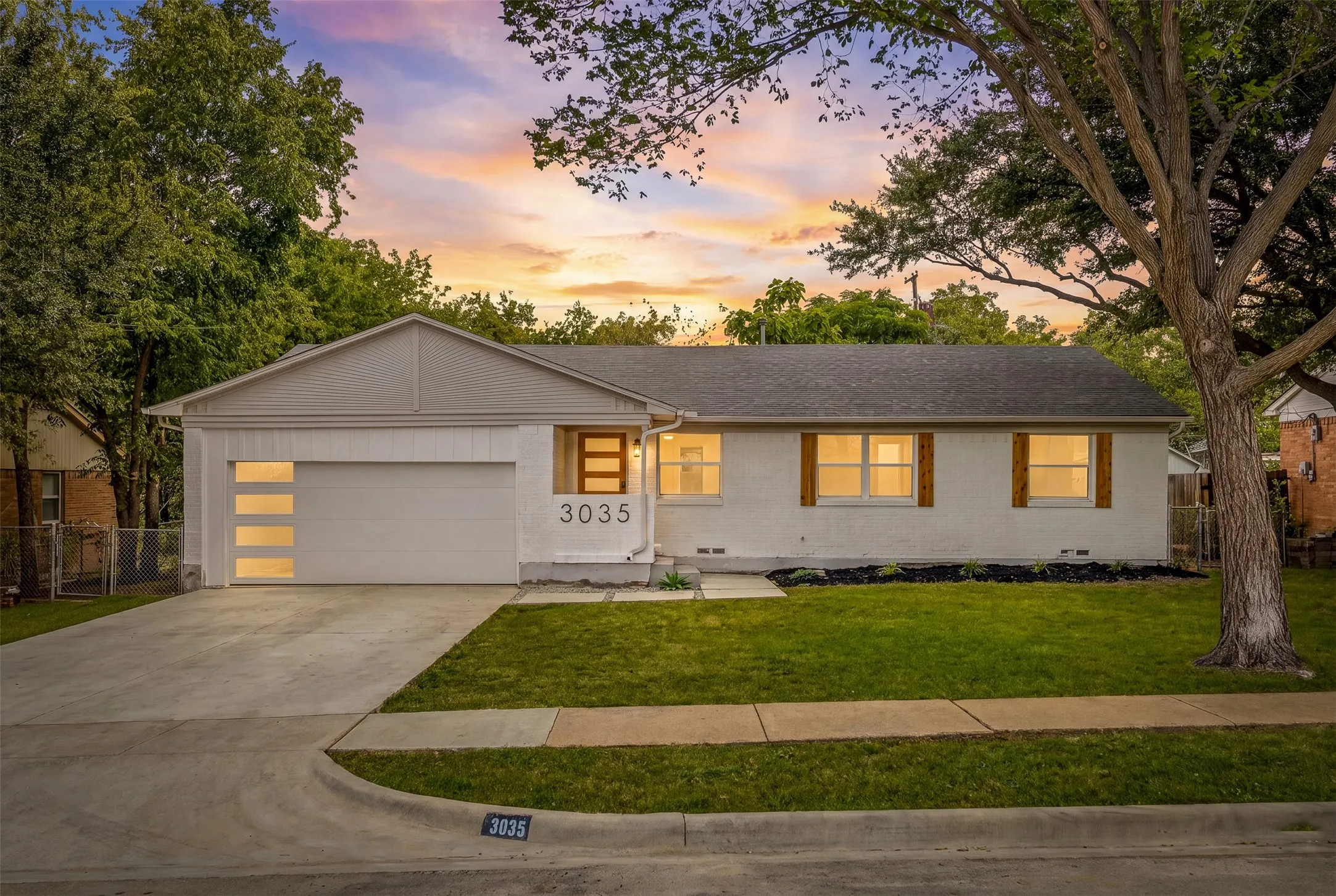 Single Family Residence For Sale in Dallas County , 3035 Mark Twain Drive, Farmers Branch, Texas 75234, 4 Bedroom, 2 Bathroom, 2 Garage spaces, 1,905 Sqft, built in 1957, mls#21343042, Real Estate Agent in Farmers Branch, Homes For Sale in Dallas county, Homes For Sale in Farmers Branch, Realtor in Farmers Branch Texas, Real Estate Brokerage Independent Realty Texas, Luminita Cordes Realtor
