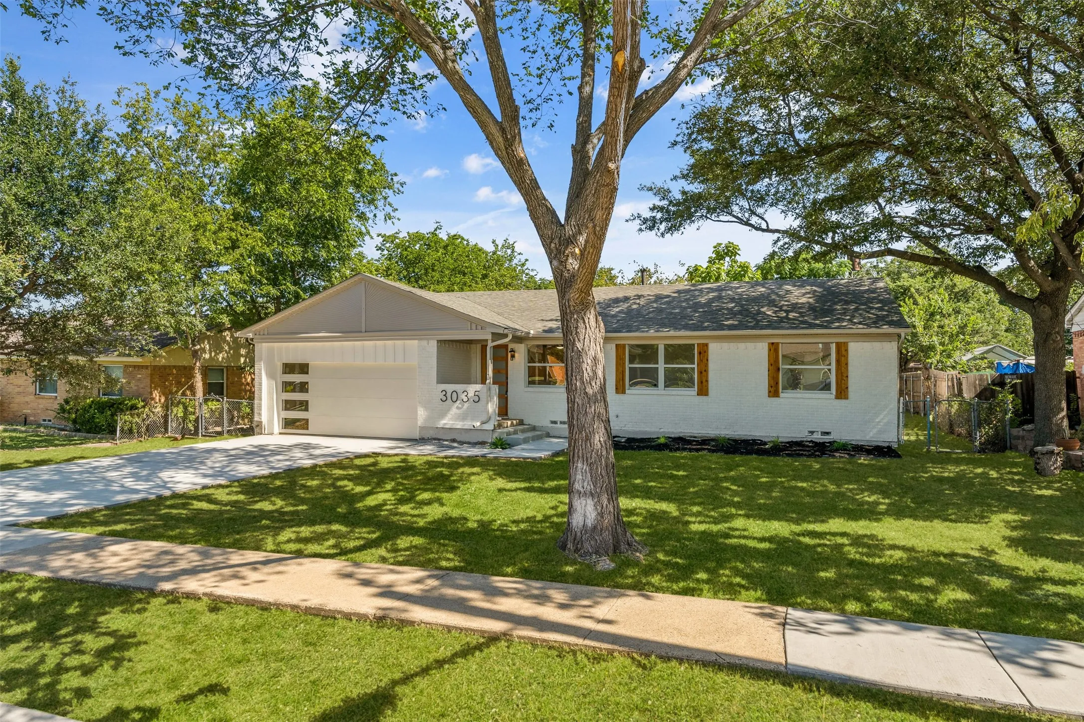 Single Family Residence For Sale in Dallas County , 3035 Mark Twain Drive, Farmers Branch, Texas 75234, 4 Bedroom, 2 Bathroom, 2 Garage spaces, 1,905 Sqft, built in 1957, mls#21343042, Real Estate Agent in Farmers Branch, Homes For Sale in Dallas county, Homes For Sale in Farmers Branch, Realtor in Farmers Branch Texas, Real Estate Brokerage Independent Realty Texas, Luminita Cordes Realtor