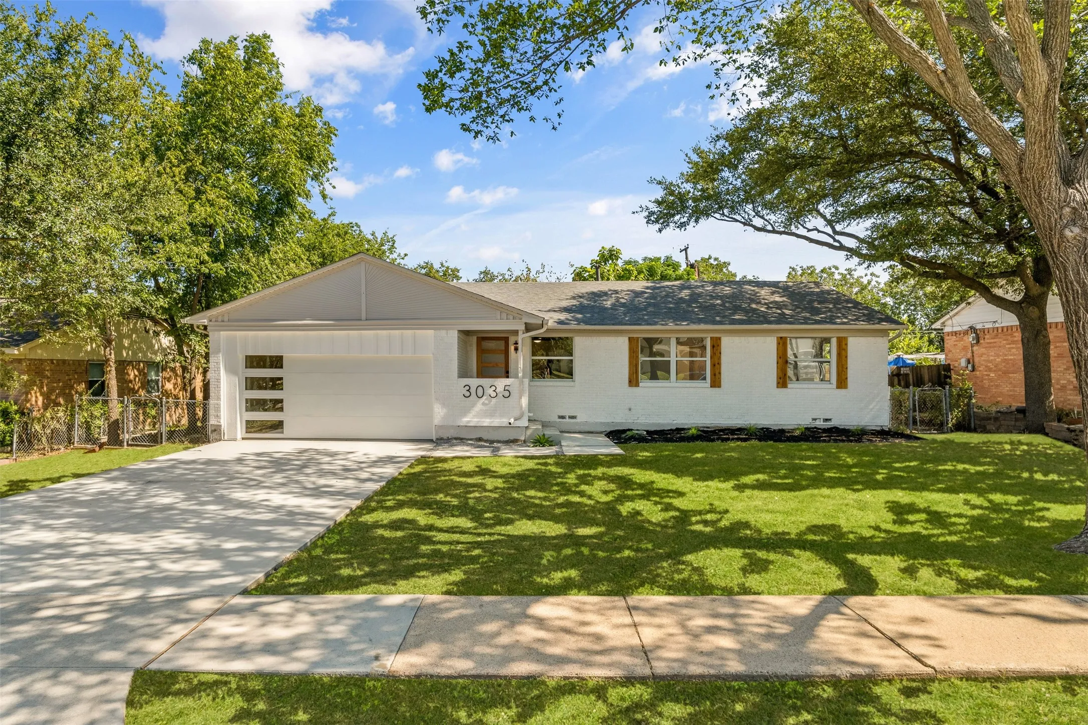 Single Family Residence For Sale in Dallas County , 3035 Mark Twain Drive, Farmers Branch, Texas 75234, 4 Bedroom, 2 Bathroom, 2 Garage spaces, 1,905 Sqft, built in 1957, mls#21343042, Real Estate Agent in Farmers Branch, Homes For Sale in Dallas county, Homes For Sale in Farmers Branch, Realtor in Farmers Branch Texas, Real Estate Brokerage Independent Realty Texas, Luminita Cordes Realtor