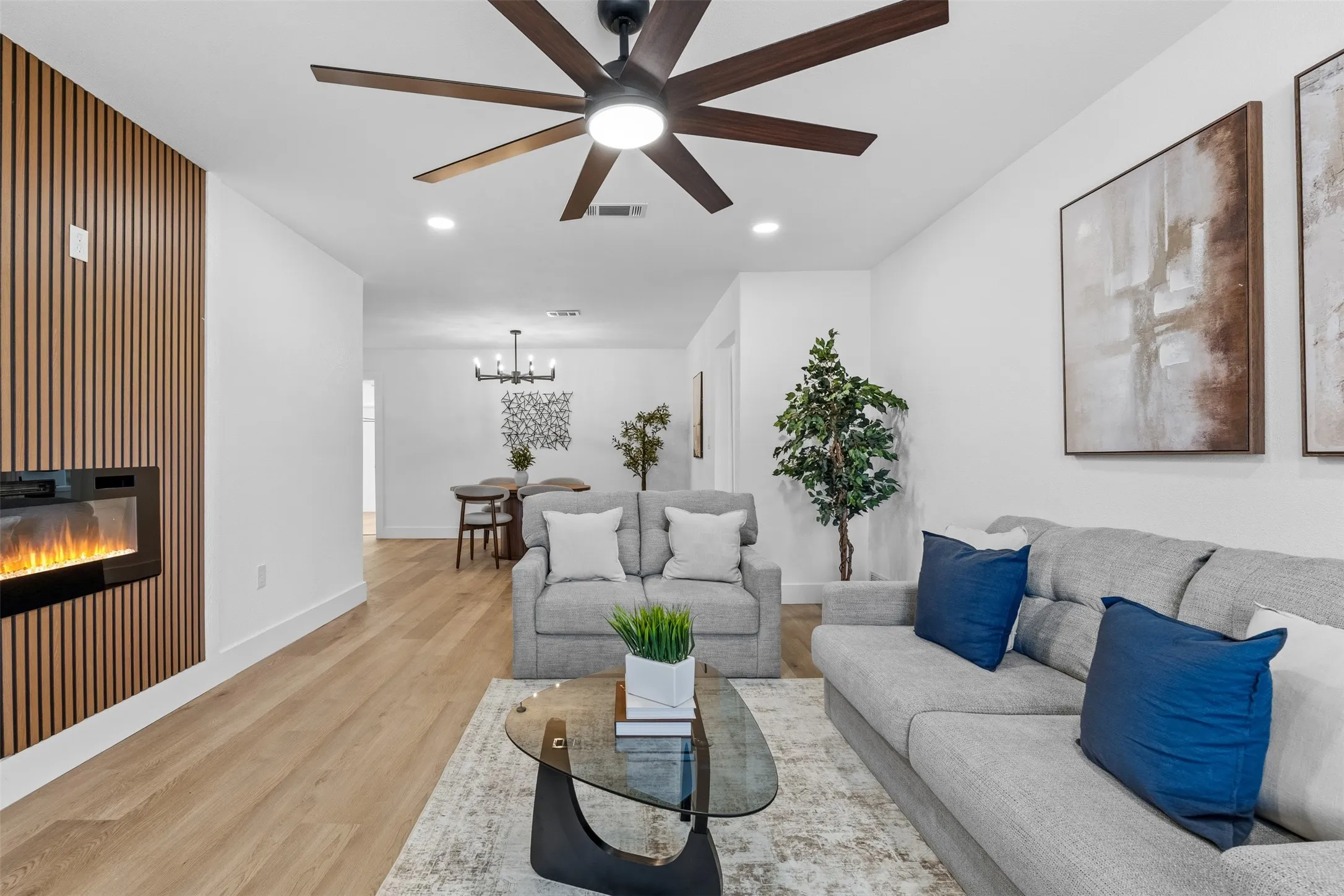 Single Family Residence For Sale in Dallas County , 3035 Mark Twain Drive, Farmers Branch, Texas 75234, 4 Bedroom, 2 Bathroom, 2 Garage spaces, 1,905 Sqft, built in 1957, mls#21343042, Real Estate Agent in Farmers Branch, Homes For Sale in Dallas county, Homes For Sale in Farmers Branch, Realtor in Farmers Branch Texas, Real Estate Brokerage Independent Realty Texas, Luminita Cordes Realtor