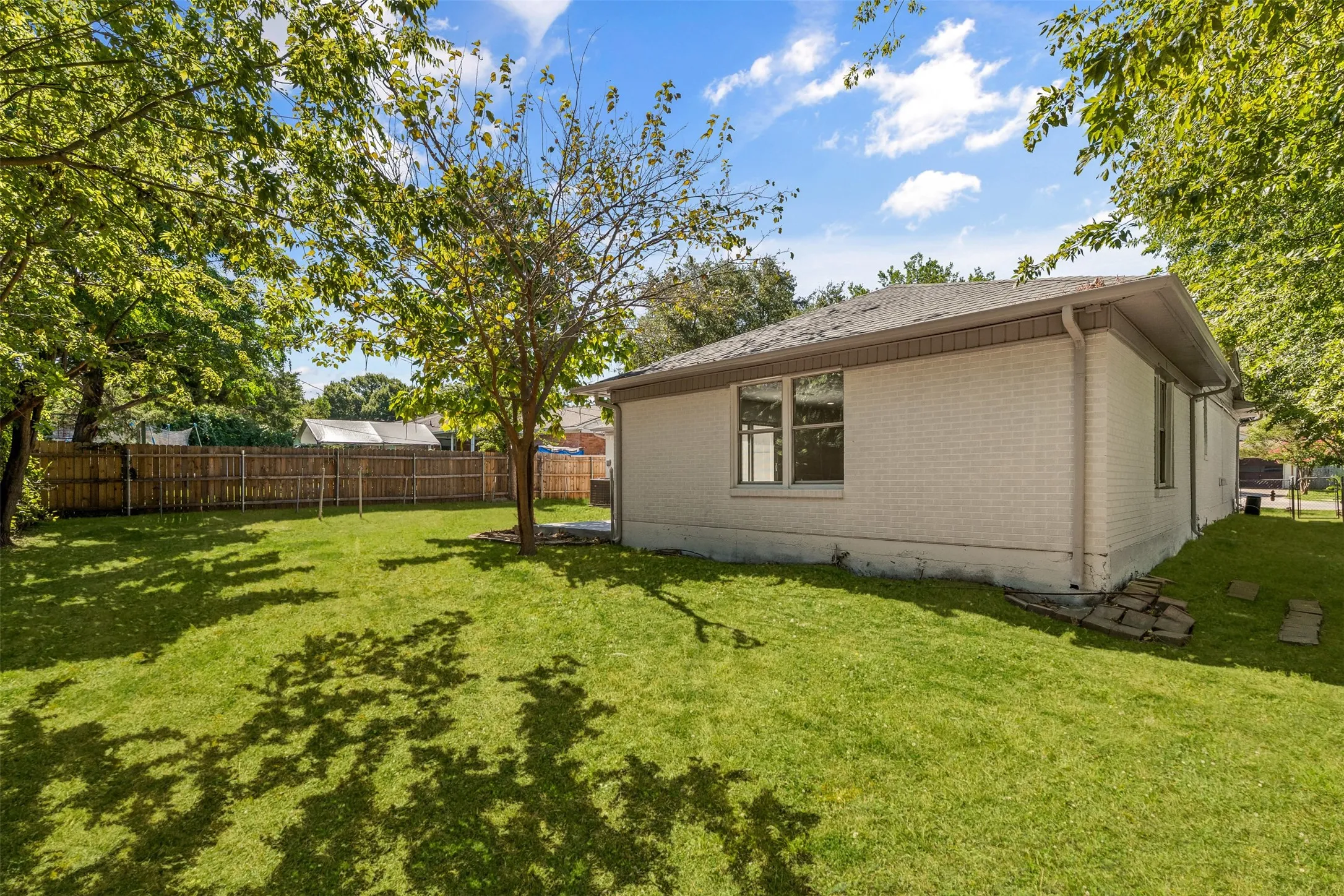 Single Family Residence For Sale in Dallas County , 3035 Mark Twain Drive, Farmers Branch, Texas 75234, 4 Bedroom, 2 Bathroom, 2 Garage spaces, 1,905 Sqft, built in 1957, mls#21343042, Real Estate Agent in Farmers Branch, Homes For Sale in Dallas county, Homes For Sale in Farmers Branch, Realtor in Farmers Branch Texas, Real Estate Brokerage Independent Realty Texas, Luminita Cordes Realtor