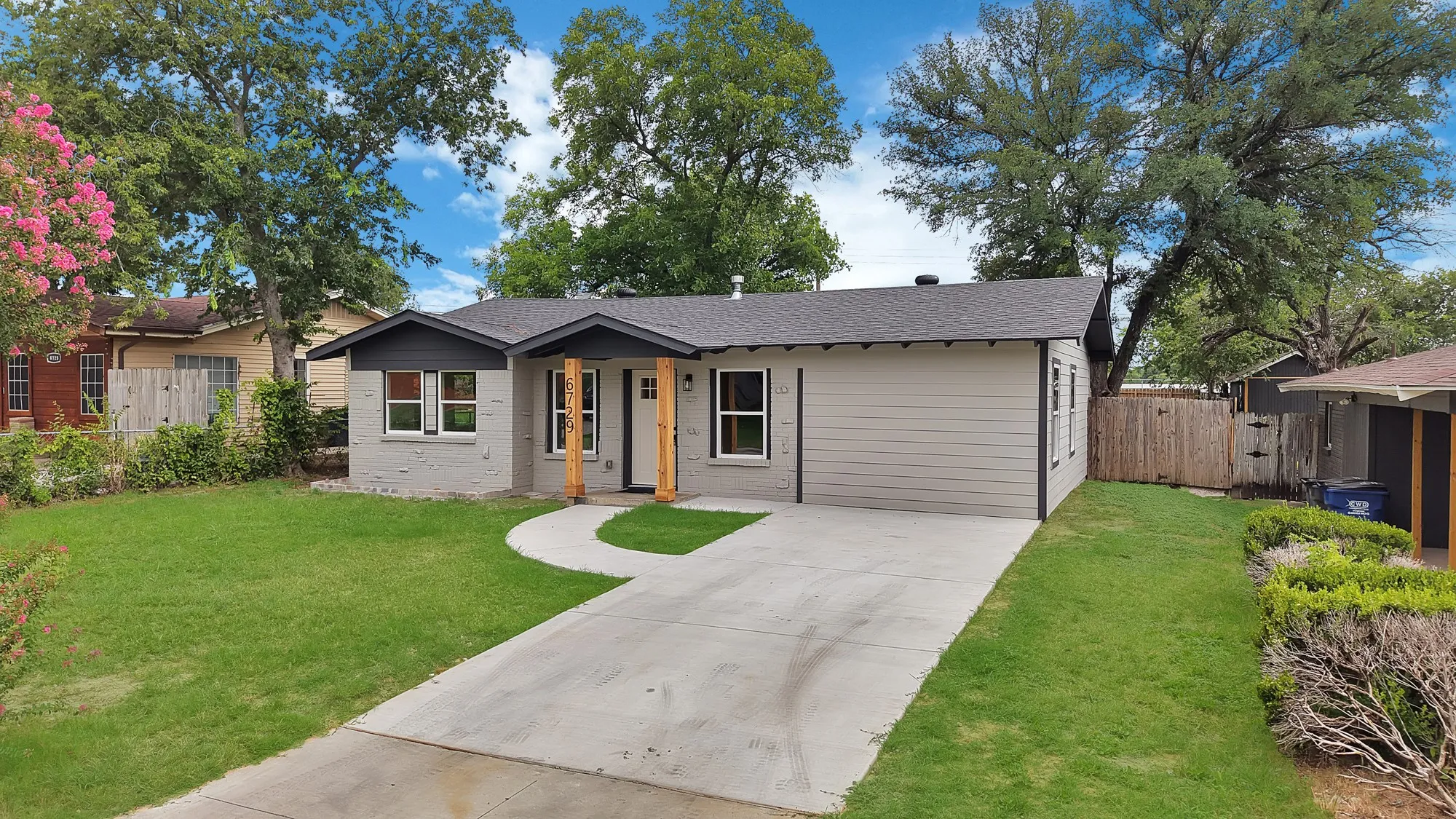 Single Family Residence For Sale in Tarrant County , 6729 Wallis Road, Lake Worth, Texas 76135, 3 Bedroom, 2 Bathroom, Garage spaces, 1,185 Sqft, built in 1960, mls#21343077, Real Estate Agent in Lake Worth, Homes For Sale in Tarrant county, Homes For Sale in Lake Worth, Realtor in Lake Worth Texas, Real Estate Brokerage Independent Realty Texas, Luminita Cordes Realtor