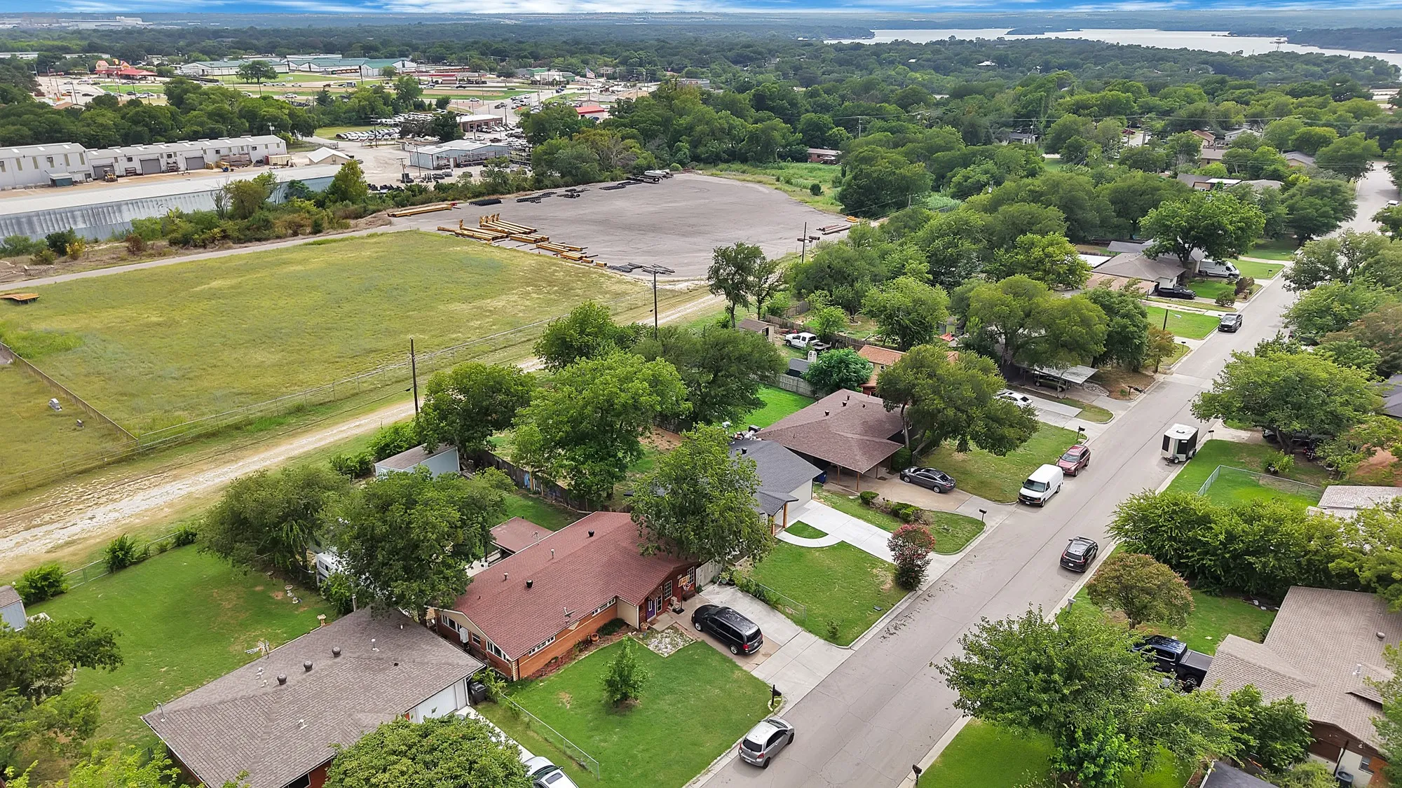 Single Family Residence For Sale in Tarrant County , 6729 Wallis Road, Lake Worth, Texas 76135, 3 Bedroom, 2 Bathroom, Garage spaces, 1,185 Sqft, built in 1960, mls#21343077, Real Estate Agent in Lake Worth, Homes For Sale in Tarrant county, Homes For Sale in Lake Worth, Realtor in Lake Worth Texas, Real Estate Brokerage Independent Realty Texas, Luminita Cordes Realtor