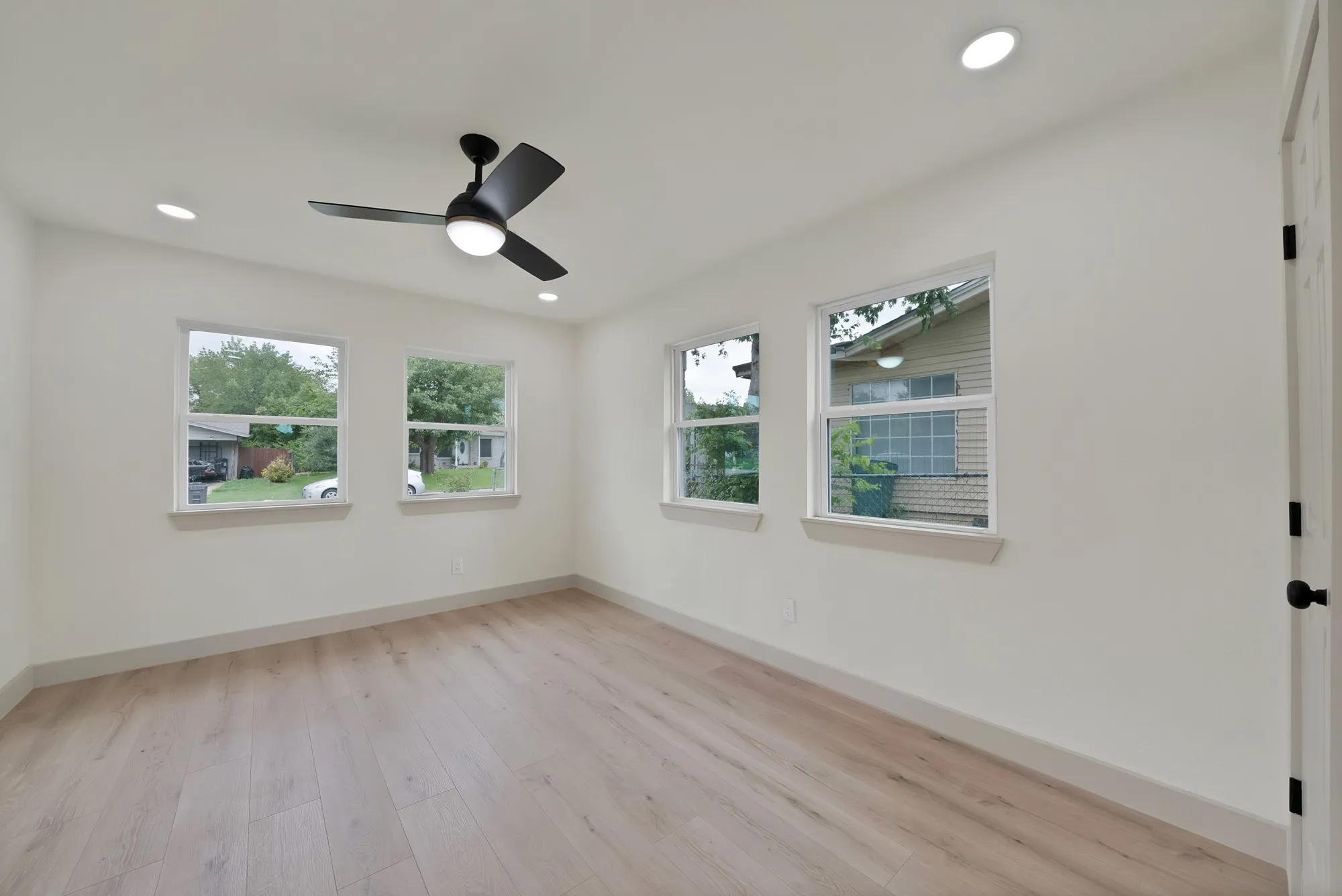 Single Family Residence For Sale in Tarrant County , 6729 Wallis Road, Lake Worth, Texas 76135, 3 Bedroom, 2 Bathroom, Garage spaces, 1,185 Sqft, built in 1960, mls#21343077, Real Estate Agent in Lake Worth, Homes For Sale in Tarrant county, Homes For Sale in Lake Worth, Realtor in Lake Worth Texas, Real Estate Brokerage Independent Realty Texas, Luminita Cordes Realtor