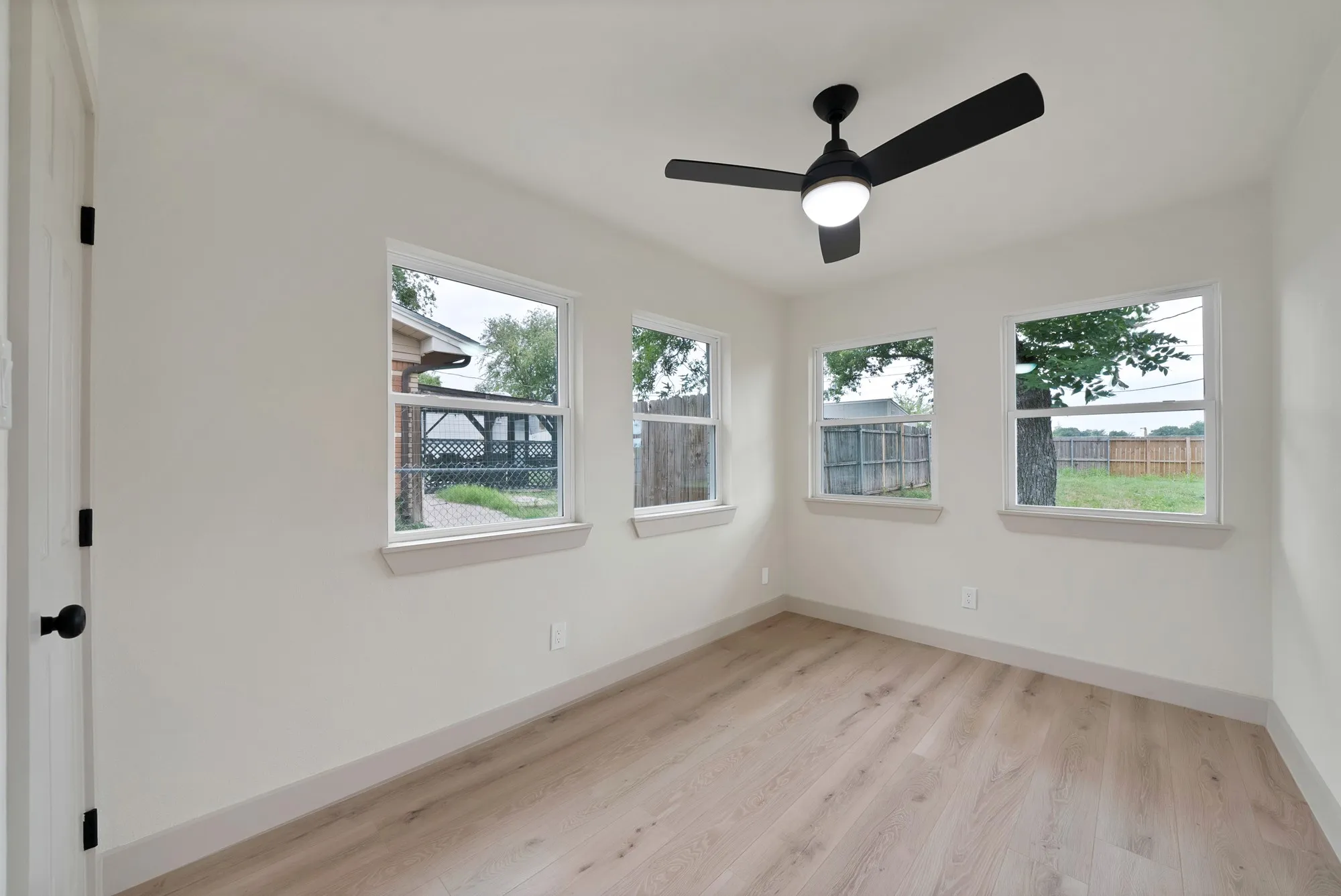 Single Family Residence For Sale in Tarrant County , 6729 Wallis Road, Lake Worth, Texas 76135, 3 Bedroom, 2 Bathroom, Garage spaces, 1,185 Sqft, built in 1960, mls#21343077, Real Estate Agent in Lake Worth, Homes For Sale in Tarrant county, Homes For Sale in Lake Worth, Realtor in Lake Worth Texas, Real Estate Brokerage Independent Realty Texas, Luminita Cordes Realtor