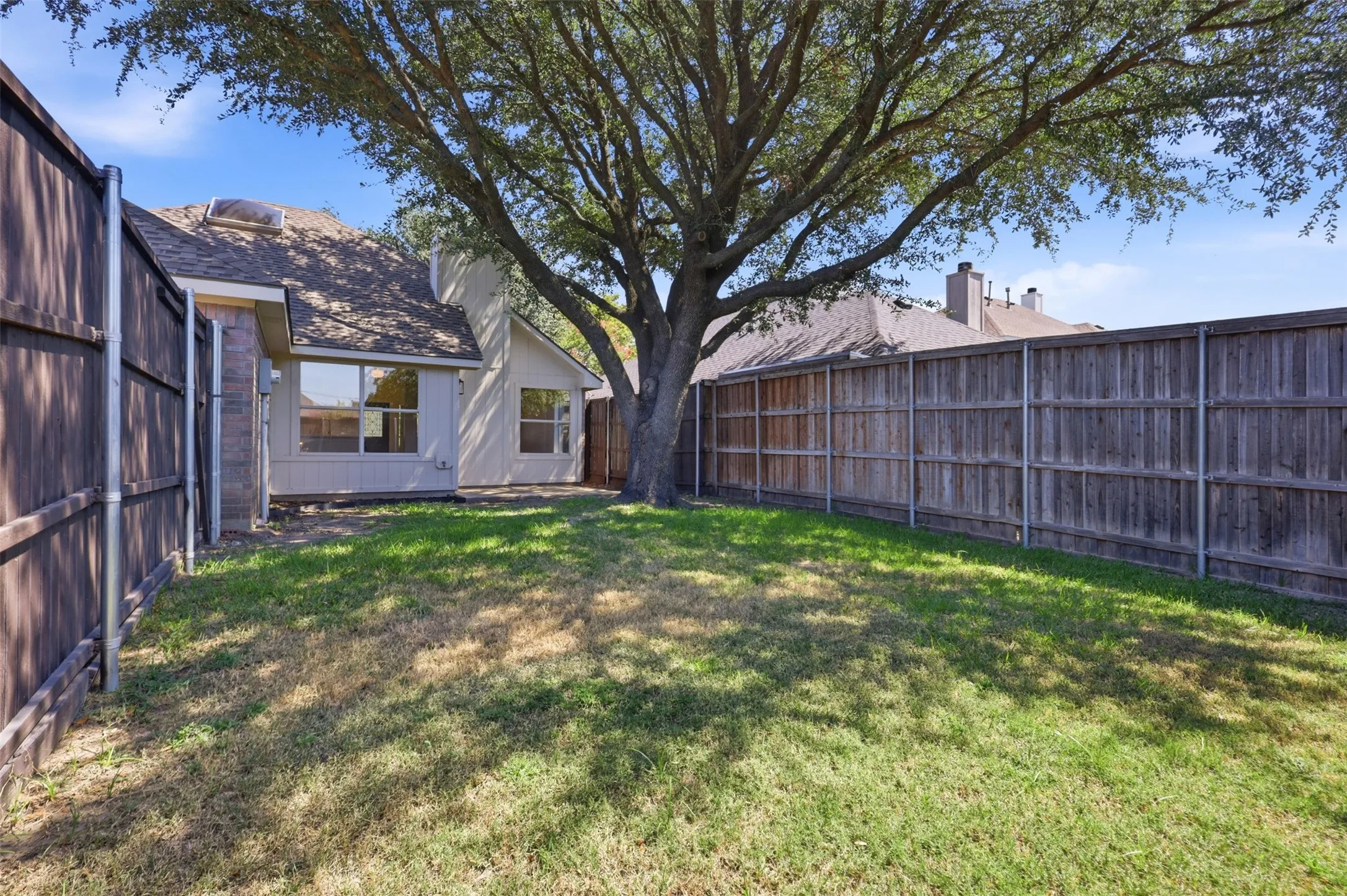 Single Family Residence For Sale in Collin County , 4909 Silverweed Drive, Mc Kinney, Texas 75070, 3 Bedroom, 2 Bathroom, 2 Garage spaces, 1,483 Sqft, built in 1998, mls#21343148, Real Estate Agent in Mc Kinney, Homes For Sale in Collin county, Homes For Sale in Mc Kinney, Realtor in Mc Kinney Texas, Real Estate Brokerage Independent Realty Texas, Luminita Cordes Realtor