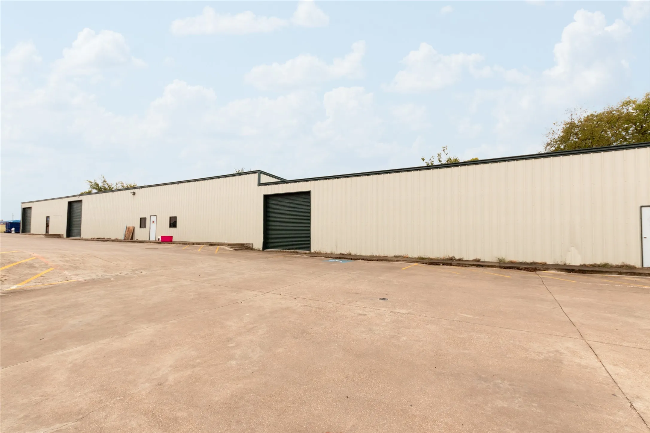 Industrial For Rent in Johnson County , 1748 N Main A, Cleburne, Texas 76033, 0, 0, Garage spaces, 0 Sqft, built in 1960, Price $1,600, mls#21343479, Real Estate Agent in Cleburne, Homes For Rent in Johnson county, Homes For Rent in Cleburne, Realtor in Cleburne Texas, Real Estate Brokerage Independent Realty Texas, Luminita Cordes Realtor