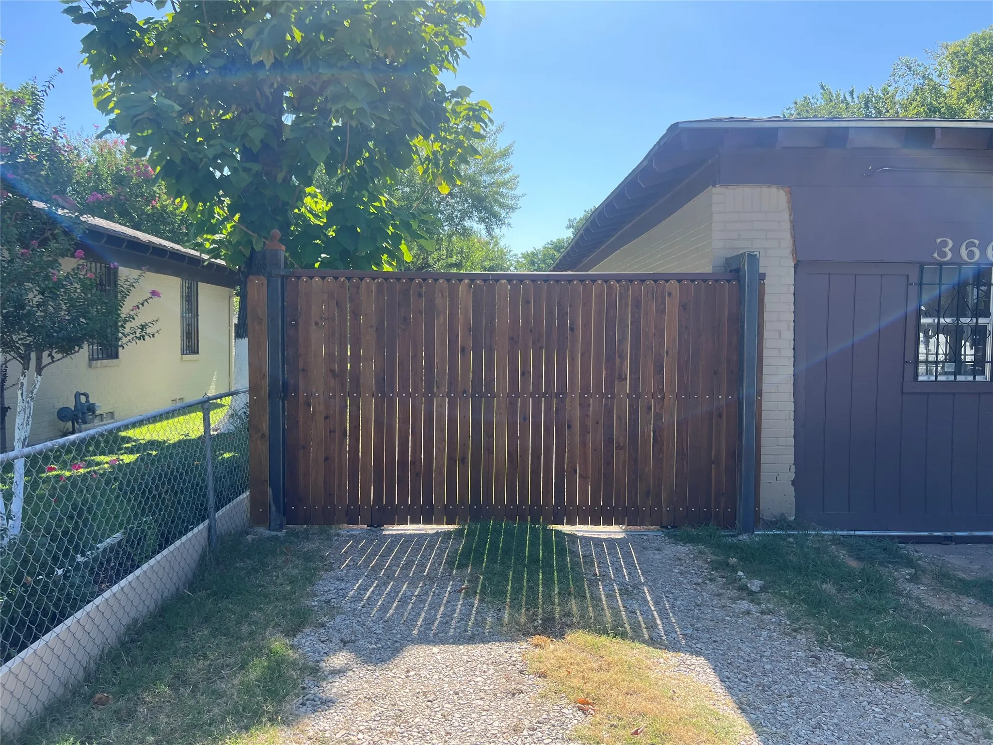 Single Family Residence For Sale in Dallas County , 366 S St Augustine Drive, Dallas, Texas 75217, 3 Bedroom, 1 Bathroom, Garage spaces, 1,260 Sqft, built in 1951, mls#21343480, Real Estate Agent in Dallas, Homes For Sale in Dallas county, Homes For Sale in Dallas, Realtor in Dallas Texas, Real Estate Brokerage Independent Realty Texas, Luminita Cordes Realtor