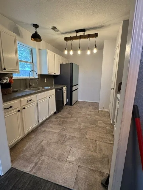 Single Family Residence For Rent in Hunt County , 9850 Kathy Lynn Place, Quinlan, Texas 75474, 3 Bedrooms, 3 Bathrooms, 2 Garage spaces, 1,816 Sqft, built in 1996, Price $1,850, mls#21337665, Real Estate Agent in Quinlan, Homes For Rent in Hunt county, Homes For Rent in Quinlan, Realtor in Quinlan Texas, Real Estate Brokerage Independent Realty Texas, Luminita Cordes Realtor
