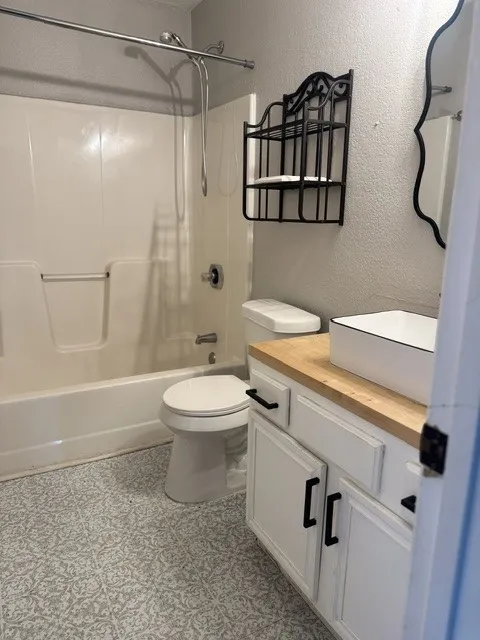 Single Family Residence For Rent in Hunt County , 9850 Kathy Lynn Place, Quinlan, Texas 75474, 3 Bedrooms, 3 Bathrooms, 2 Garage spaces, 1,816 Sqft, built in 1996, Price $1,850, mls#21337665, Real Estate Agent in Quinlan, Homes For Rent in Hunt county, Homes For Rent in Quinlan, Realtor in Quinlan Texas, Real Estate Brokerage Independent Realty Texas, Luminita Cordes Realtor