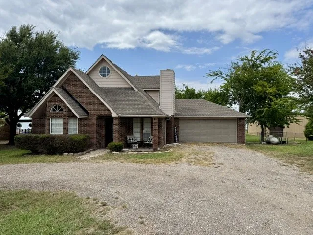 Single Family Residence For Rent in Hunt County , 9850 Kathy Lynn Place, Quinlan, Texas 75474, 3 Bedrooms, 3 Bathrooms, 2 Garage spaces, 1,816 Sqft, built in 1996, Price $1,850, mls#21337665, Real Estate Agent in Quinlan, Homes For Rent in Hunt county, Homes For Rent in Quinlan, Realtor in Quinlan Texas, Real Estate Brokerage Independent Realty Texas, Luminita Cordes Realtor