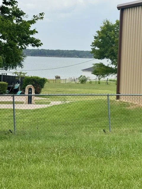 Single Family Residence For Rent in Hunt County , 9850 Kathy Lynn Place, Quinlan, Texas 75474, 3 Bedrooms, 3 Bathrooms, 2 Garage spaces, 1,816 Sqft, built in 1996, Price $1,850, mls#21337665, Real Estate Agent in Quinlan, Homes For Rent in Hunt county, Homes For Rent in Quinlan, Realtor in Quinlan Texas, Real Estate Brokerage Independent Realty Texas, Luminita Cordes Realtor