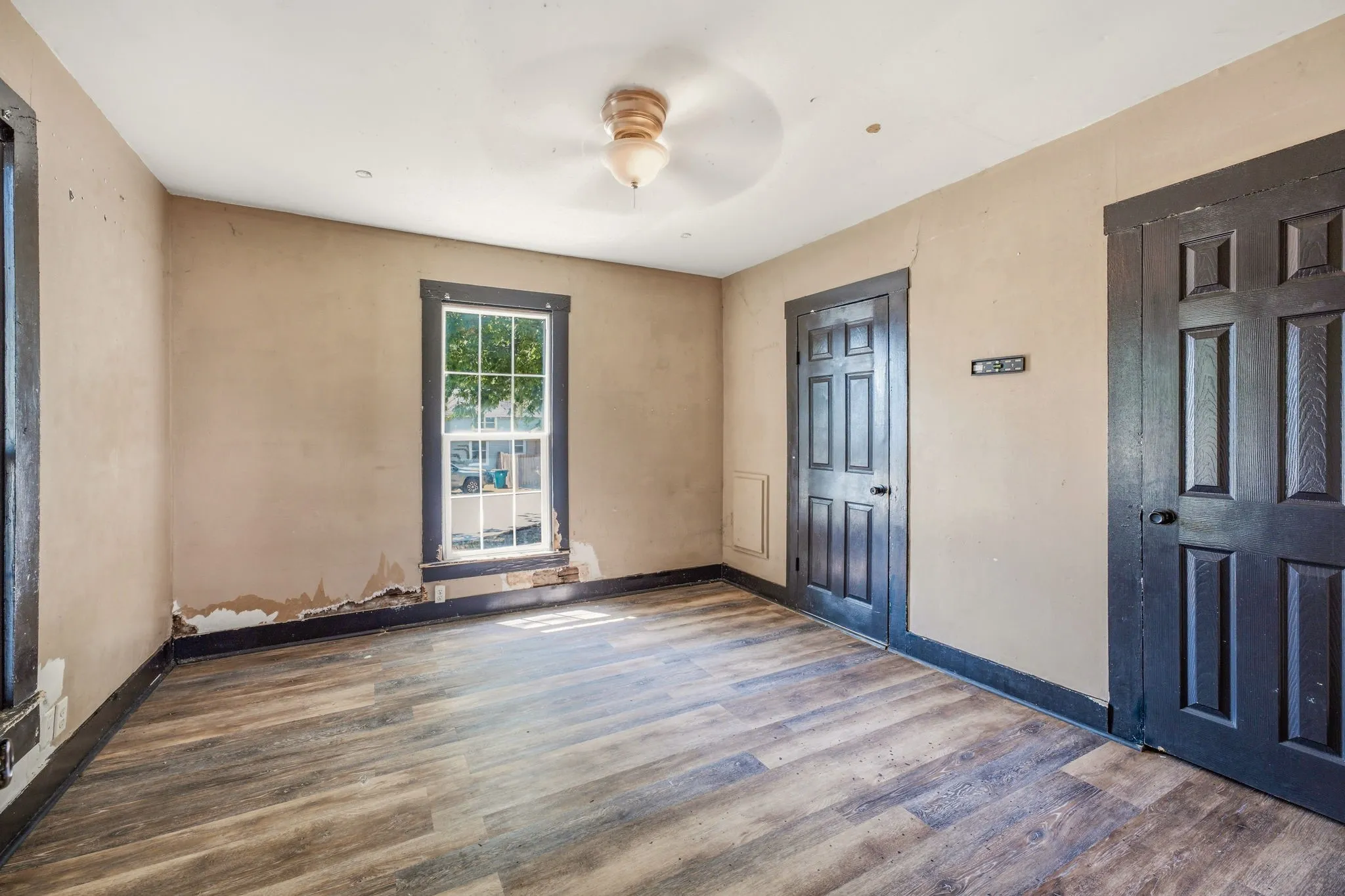 Single Family Residence For Sale in Erath County , 490 S First Avenue, Stephenville, Texas 76401, 3 Bedroom, 1 Bathroom, Garage spaces, 956 Sqft, built in 1930, mls#21343284, Real Estate Agent in Stephenville, Homes For Sale in Erath county, Homes For Sale in Stephenville, Realtor in Stephenville Texas, Real Estate Brokerage Independent Realty Texas, Luminita Cordes Realtor