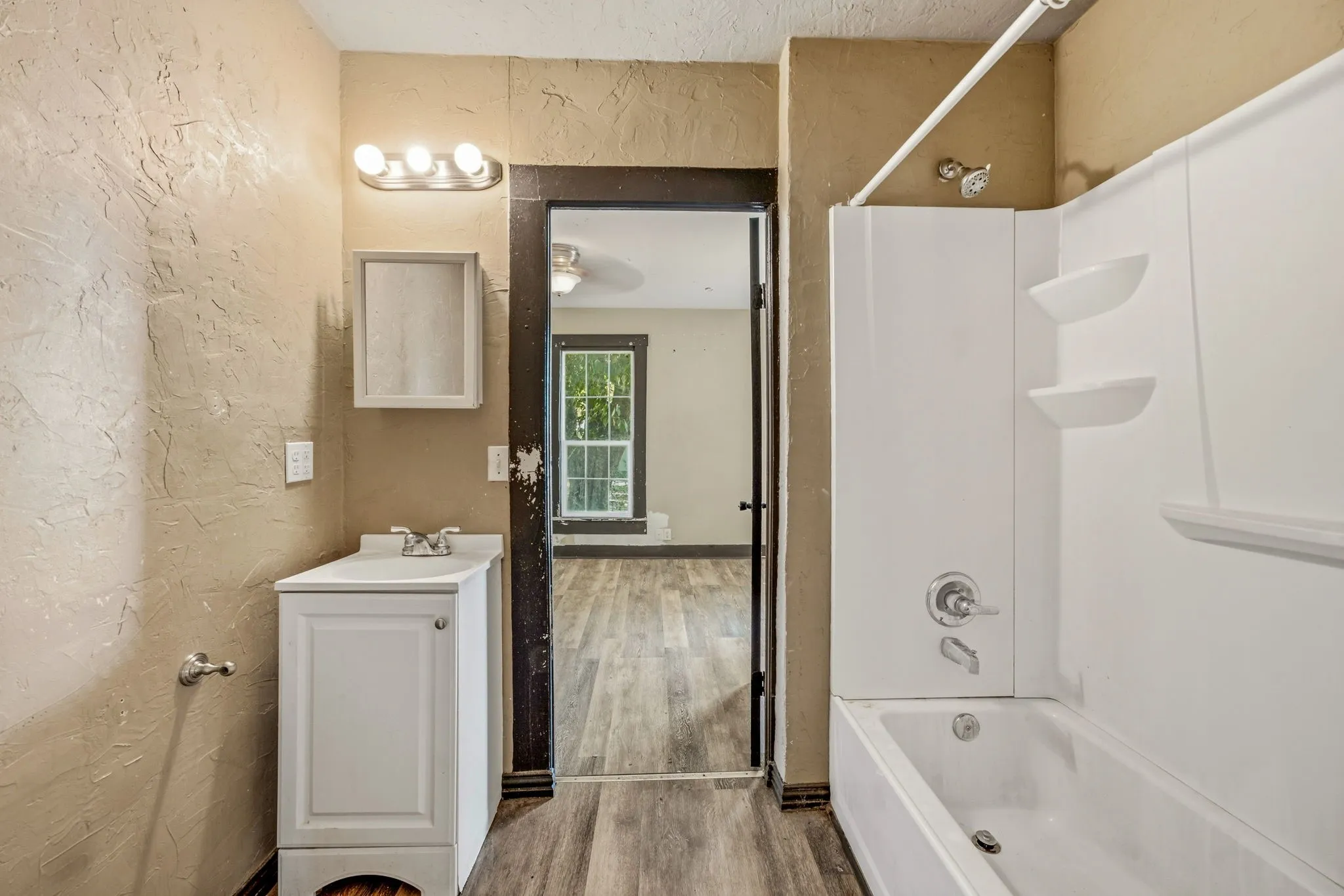 Single Family Residence For Sale in Erath County , 490 S First Avenue, Stephenville, Texas 76401, 3 Bedroom, 1 Bathroom, Garage spaces, 956 Sqft, built in 1930, mls#21343284, Real Estate Agent in Stephenville, Homes For Sale in Erath county, Homes For Sale in Stephenville, Realtor in Stephenville Texas, Real Estate Brokerage Independent Realty Texas, Luminita Cordes Realtor