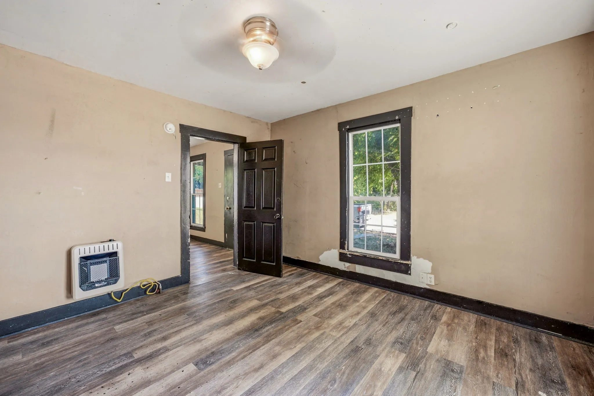 Single Family Residence For Sale in Erath County , 490 S First Avenue, Stephenville, Texas 76401, 3 Bedroom, 1 Bathroom, Garage spaces, 956 Sqft, built in 1930, mls#21343284, Real Estate Agent in Stephenville, Homes For Sale in Erath county, Homes For Sale in Stephenville, Realtor in Stephenville Texas, Real Estate Brokerage Independent Realty Texas, Luminita Cordes Realtor