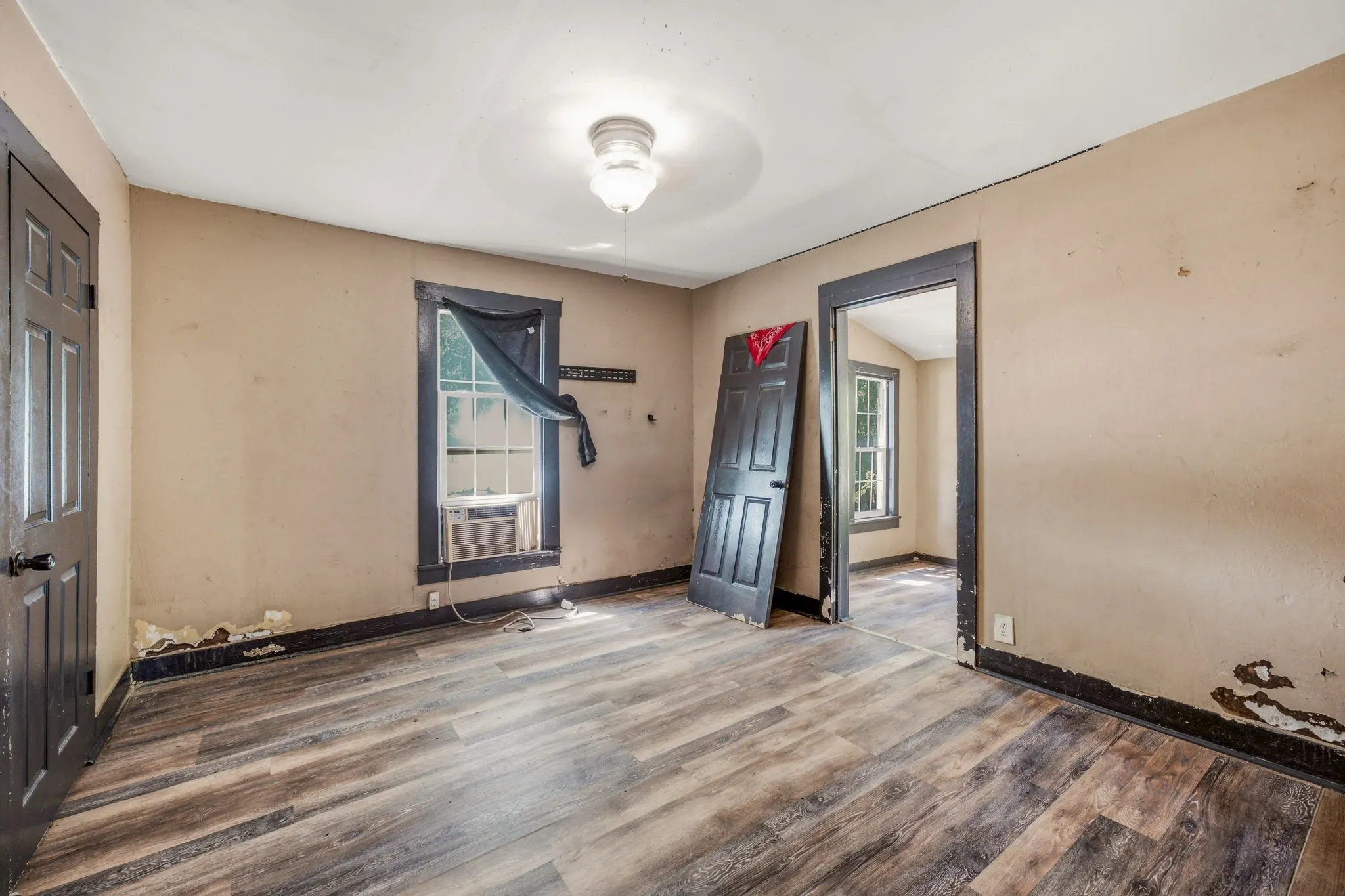 Single Family Residence For Sale in Erath County , 490 S First Avenue, Stephenville, Texas 76401, 3 Bedroom, 1 Bathroom, Garage spaces, 956 Sqft, built in 1930, mls#21343284, Real Estate Agent in Stephenville, Homes For Sale in Erath county, Homes For Sale in Stephenville, Realtor in Stephenville Texas, Real Estate Brokerage Independent Realty Texas, Luminita Cordes Realtor