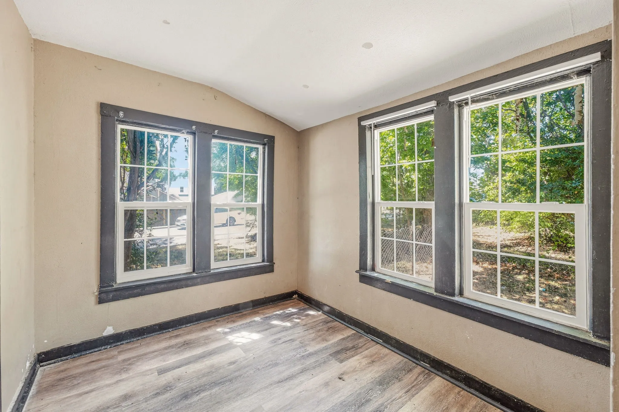 Single Family Residence For Sale in Erath County , 490 S First Avenue, Stephenville, Texas 76401, 3 Bedroom, 1 Bathroom, Garage spaces, 956 Sqft, built in 1930, mls#21343284, Real Estate Agent in Stephenville, Homes For Sale in Erath county, Homes For Sale in Stephenville, Realtor in Stephenville Texas, Real Estate Brokerage Independent Realty Texas, Luminita Cordes Realtor