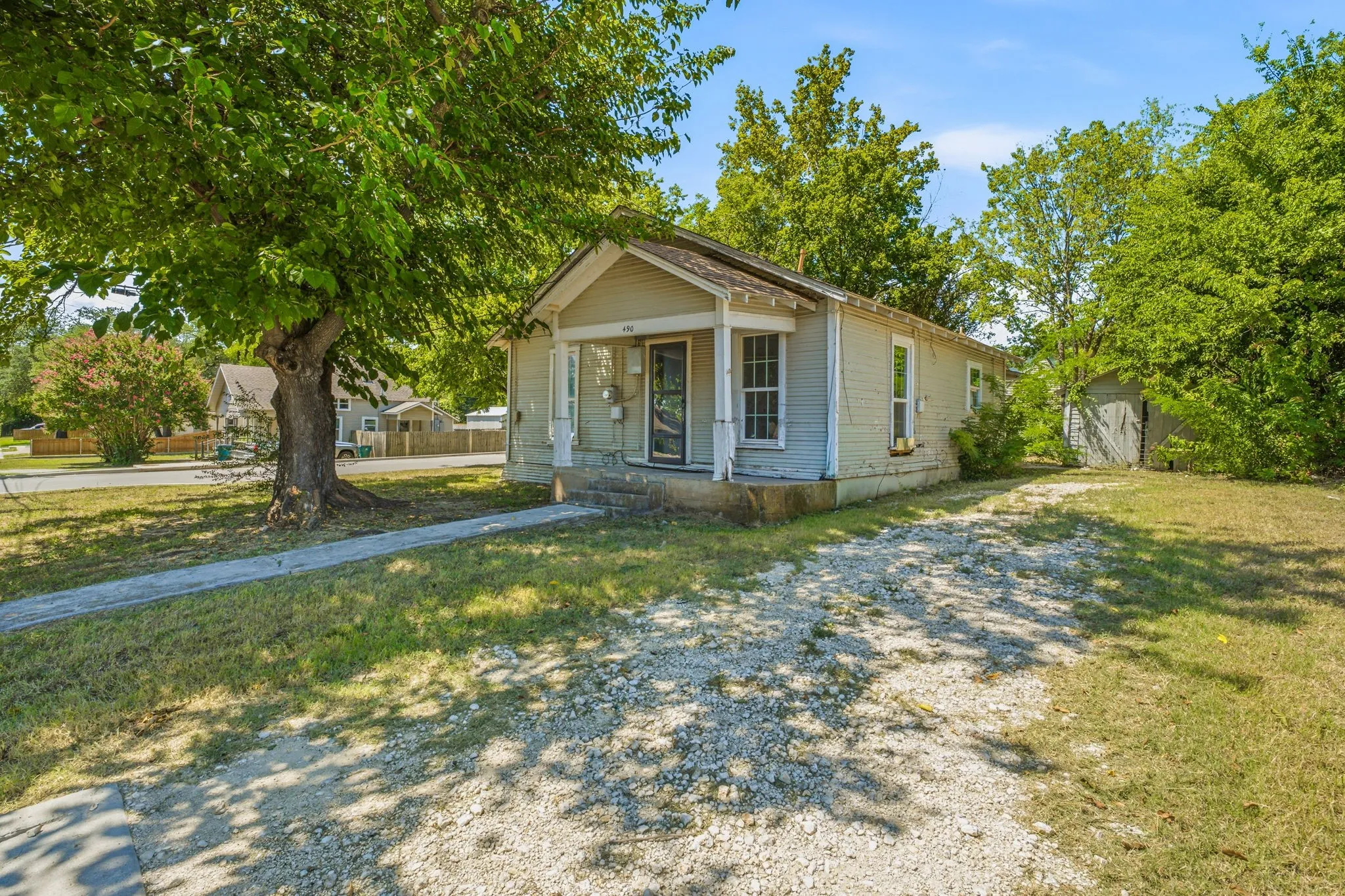 Single Family Residence For Sale in Erath County , 490 S First Avenue, Stephenville, Texas 76401, 3 Bedroom, 1 Bathroom, Garage spaces, 956 Sqft, built in 1930, mls#21343284, Real Estate Agent in Stephenville, Homes For Sale in Erath county, Homes For Sale in Stephenville, Realtor in Stephenville Texas, Real Estate Brokerage Independent Realty Texas, Luminita Cordes Realtor