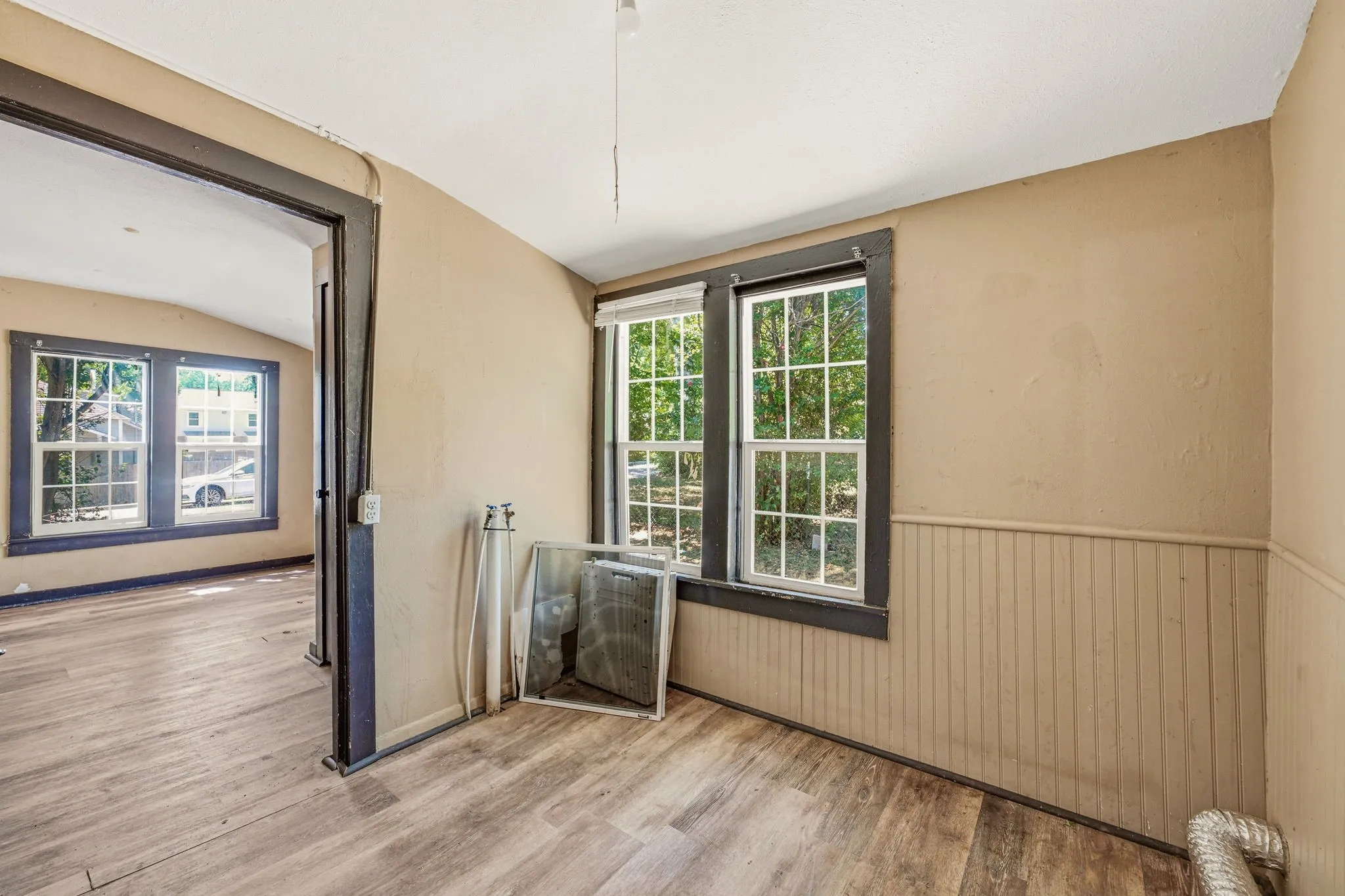 Single Family Residence For Sale in Erath County , 490 S First Avenue, Stephenville, Texas 76401, 3 Bedroom, 1 Bathroom, Garage spaces, 956 Sqft, built in 1930, mls#21343284, Real Estate Agent in Stephenville, Homes For Sale in Erath county, Homes For Sale in Stephenville, Realtor in Stephenville Texas, Real Estate Brokerage Independent Realty Texas, Luminita Cordes Realtor