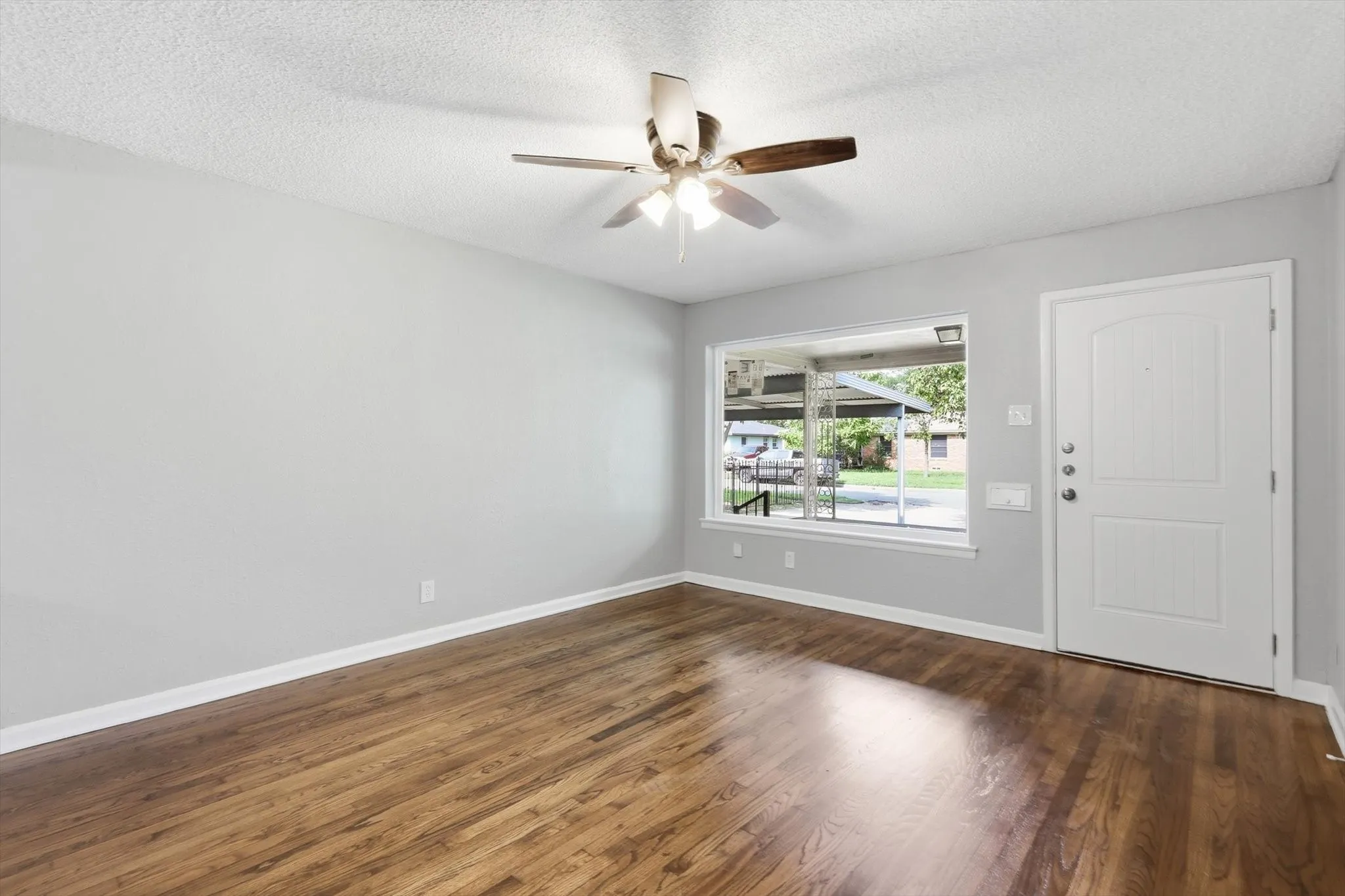 Single Family Residence For Sale in Dallas County , 2129 Gaylord Drive, Dallas, Texas 75227, 4 Bedroom, 2 Bathroom, Garage spaces, 1,567 Sqft, built in 1953, mls#21288025, Real Estate Agent in Dallas, Homes For Sale in Dallas county, Homes For Sale in Dallas, Realtor in Dallas Texas, Real Estate Brokerage Independent Realty Texas, Luminita Cordes Realtor