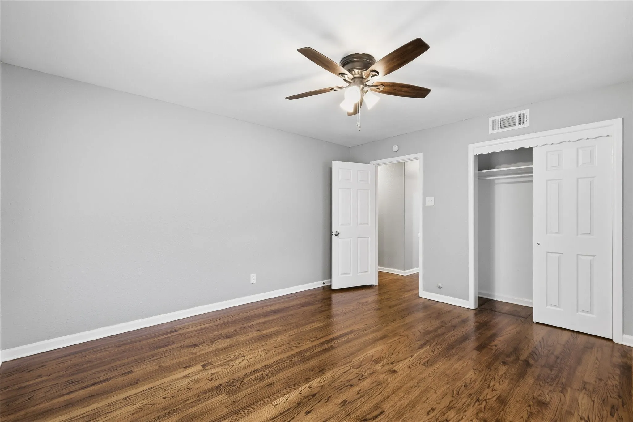 Single Family Residence For Sale in Dallas County , 2129 Gaylord Drive, Dallas, Texas 75227, 4 Bedroom, 2 Bathroom, Garage spaces, 1,567 Sqft, built in 1953, mls#21288025, Real Estate Agent in Dallas, Homes For Sale in Dallas county, Homes For Sale in Dallas, Realtor in Dallas Texas, Real Estate Brokerage Independent Realty Texas, Luminita Cordes Realtor