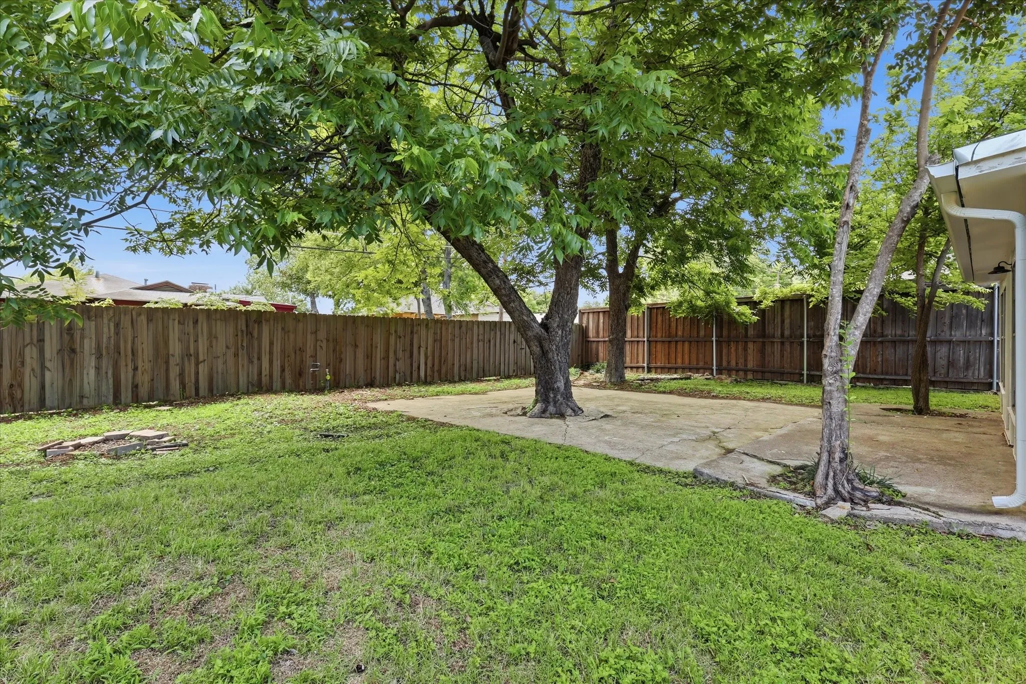 Single Family Residence For Sale in Dallas County , 2129 Gaylord Drive, Dallas, Texas 75227, 4 Bedroom, 2 Bathroom, Garage spaces, 1,567 Sqft, built in 1953, mls#21288025, Real Estate Agent in Dallas, Homes For Sale in Dallas county, Homes For Sale in Dallas, Realtor in Dallas Texas, Real Estate Brokerage Independent Realty Texas, Luminita Cordes Realtor