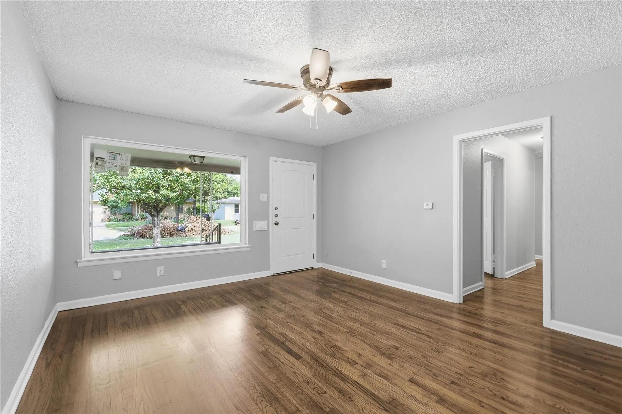 Single Family Residence For Sale in Dallas County , 2129 Gaylord Drive, Dallas, Texas 75227, 4 Bedroom, 2 Bathroom, Garage spaces, 1,567 Sqft, built in 1953, mls#21288025, Real Estate Agent in Dallas, Homes For Sale in Dallas county, Homes For Sale in Dallas, Realtor in Dallas Texas, Real Estate Brokerage Independent Realty Texas, Luminita Cordes Realtor