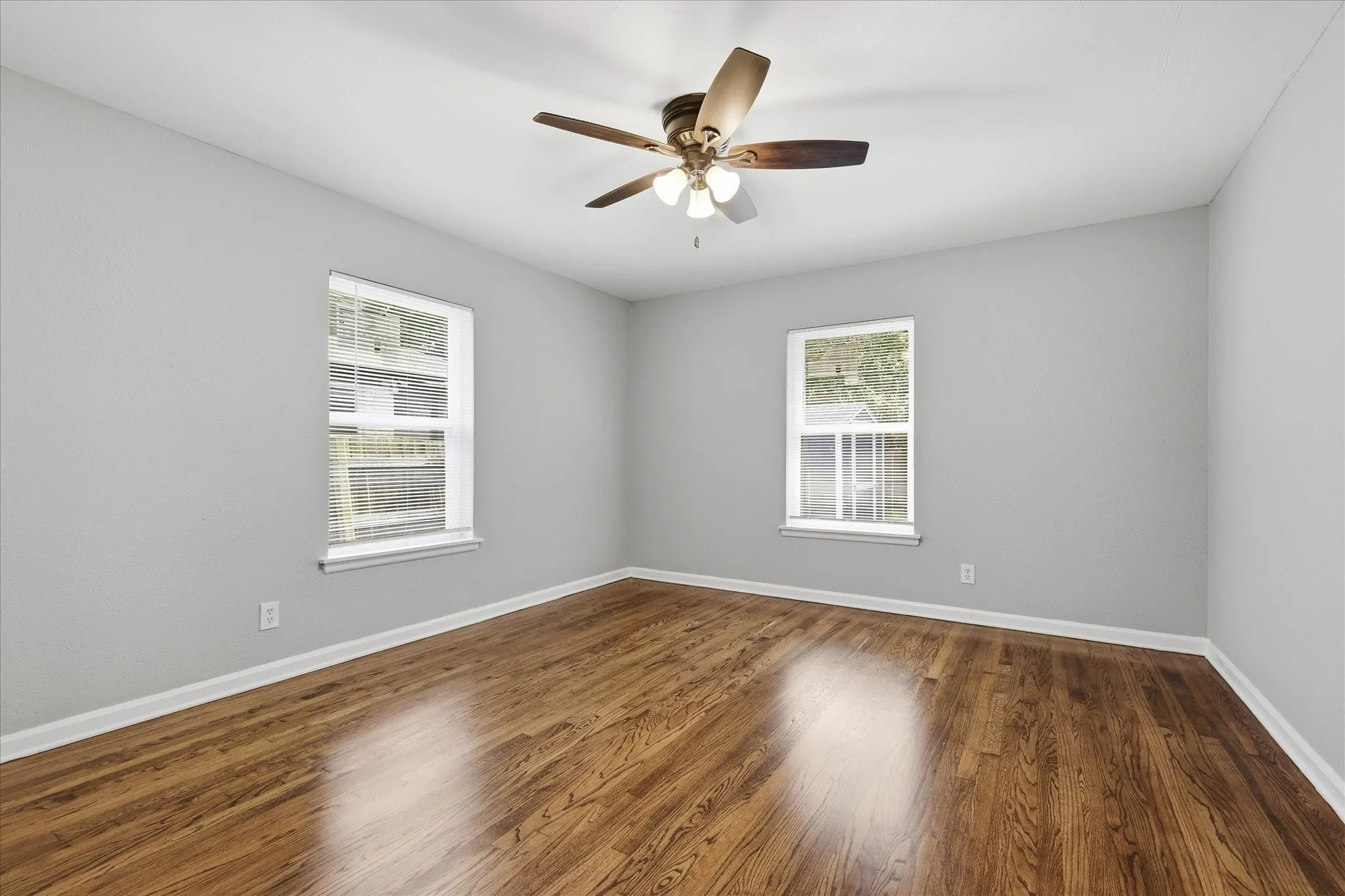 Single Family Residence For Sale in Dallas County , 2129 Gaylord Drive, Dallas, Texas 75227, 4 Bedroom, 2 Bathroom, Garage spaces, 1,567 Sqft, built in 1953, mls#21288025, Real Estate Agent in Dallas, Homes For Sale in Dallas county, Homes For Sale in Dallas, Realtor in Dallas Texas, Real Estate Brokerage Independent Realty Texas, Luminita Cordes Realtor