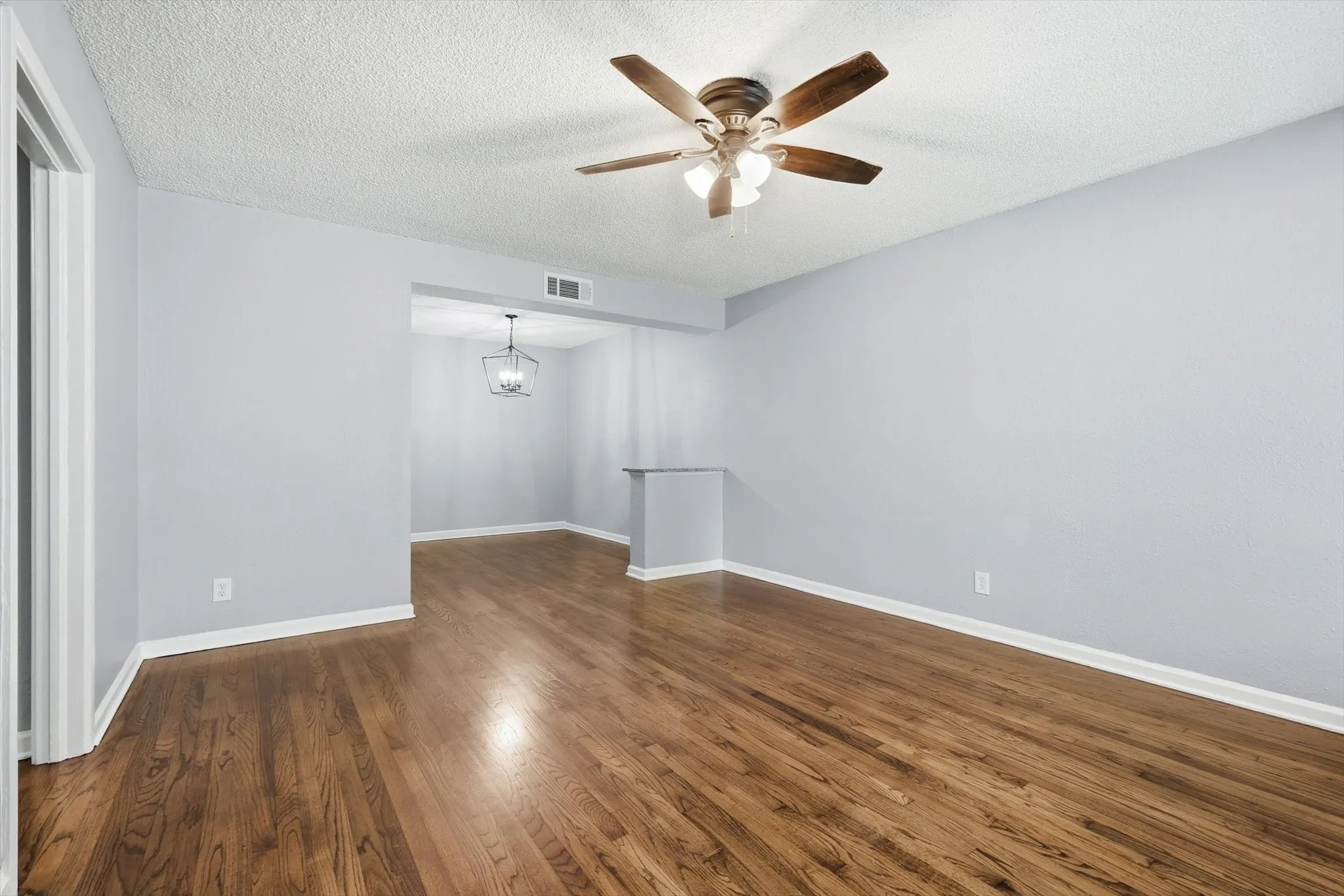 Single Family Residence For Sale in Dallas County , 2129 Gaylord Drive, Dallas, Texas 75227, 4 Bedroom, 2 Bathroom, Garage spaces, 1,567 Sqft, built in 1953, mls#21288025, Real Estate Agent in Dallas, Homes For Sale in Dallas county, Homes For Sale in Dallas, Realtor in Dallas Texas, Real Estate Brokerage Independent Realty Texas, Luminita Cordes Realtor