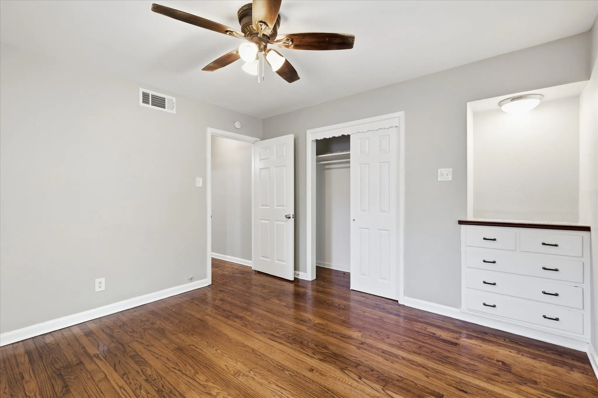 Single Family Residence For Sale in Dallas County , 2129 Gaylord Drive, Dallas, Texas 75227, 4 Bedroom, 2 Bathroom, Garage spaces, 1,567 Sqft, built in 1953, mls#21288025, Real Estate Agent in Dallas, Homes For Sale in Dallas county, Homes For Sale in Dallas, Realtor in Dallas Texas, Real Estate Brokerage Independent Realty Texas, Luminita Cordes Realtor